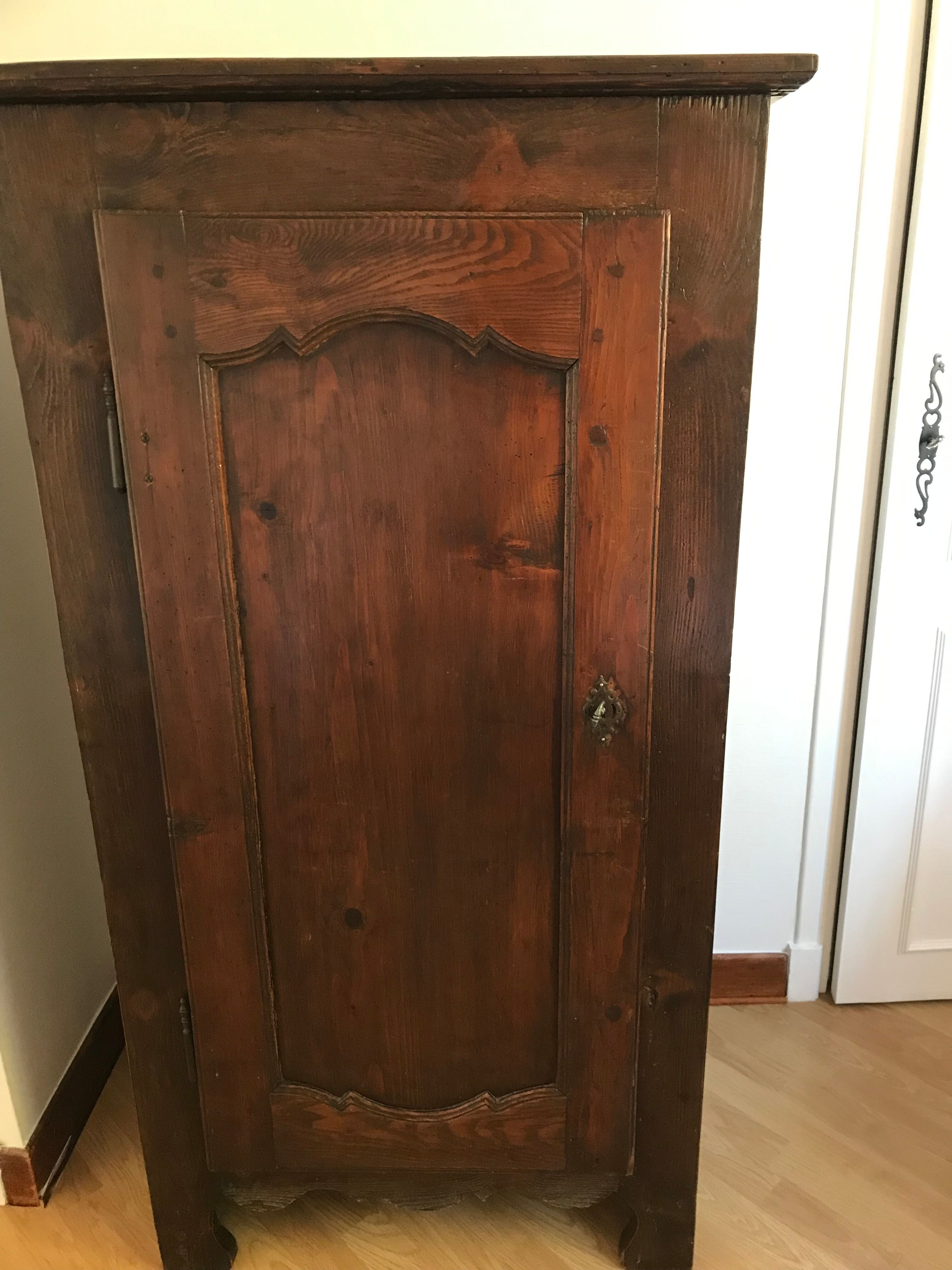 Small wardrobe one door
