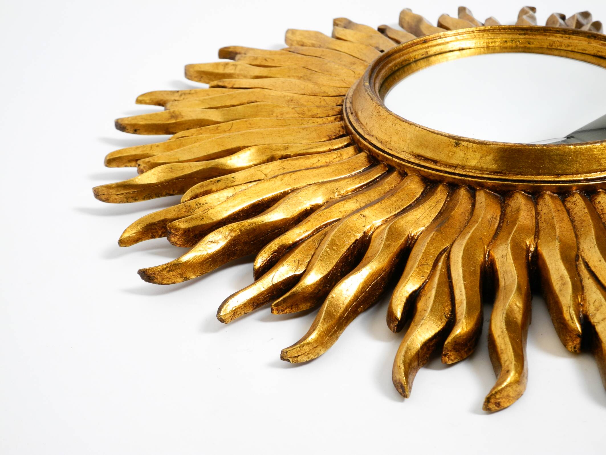 Mid Century Sunburst Kovex wall mirror made of wood and resin - gold plated