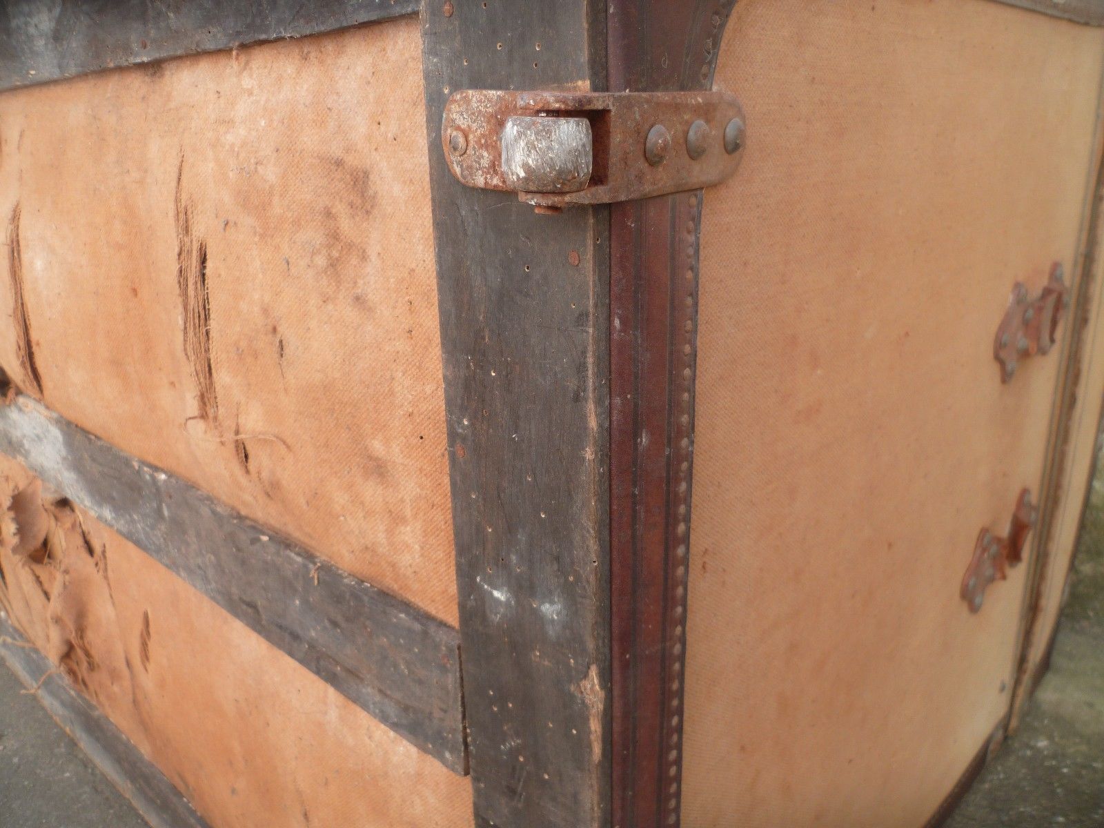 Domed quality b.b paris nineteenth century travel trunk