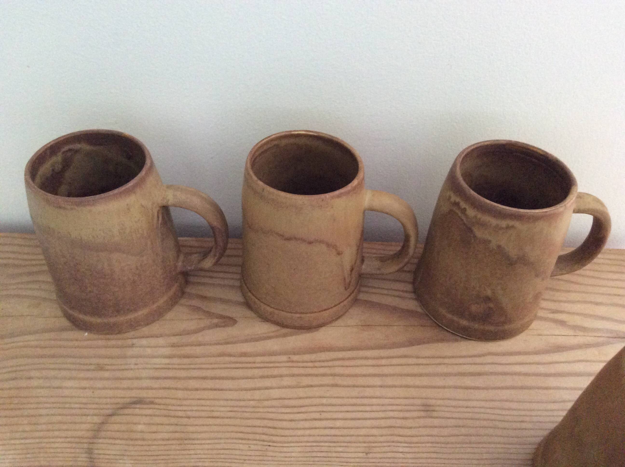 5 stoneware mugs