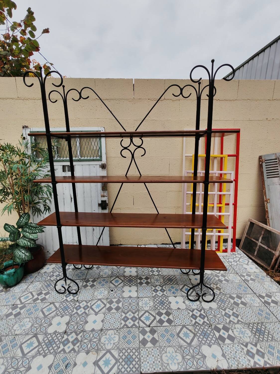 Rare bookshelf display unit