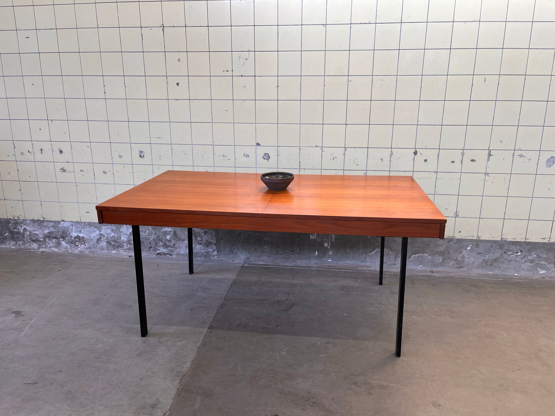 Extendable dining table by Pierre Guariche for Meurop