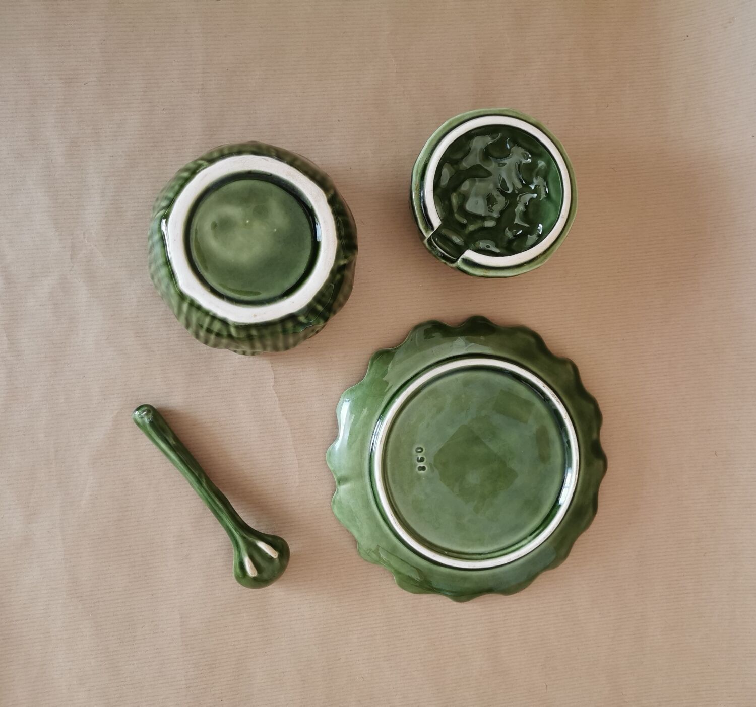 Slurry artichoke pot with spoon