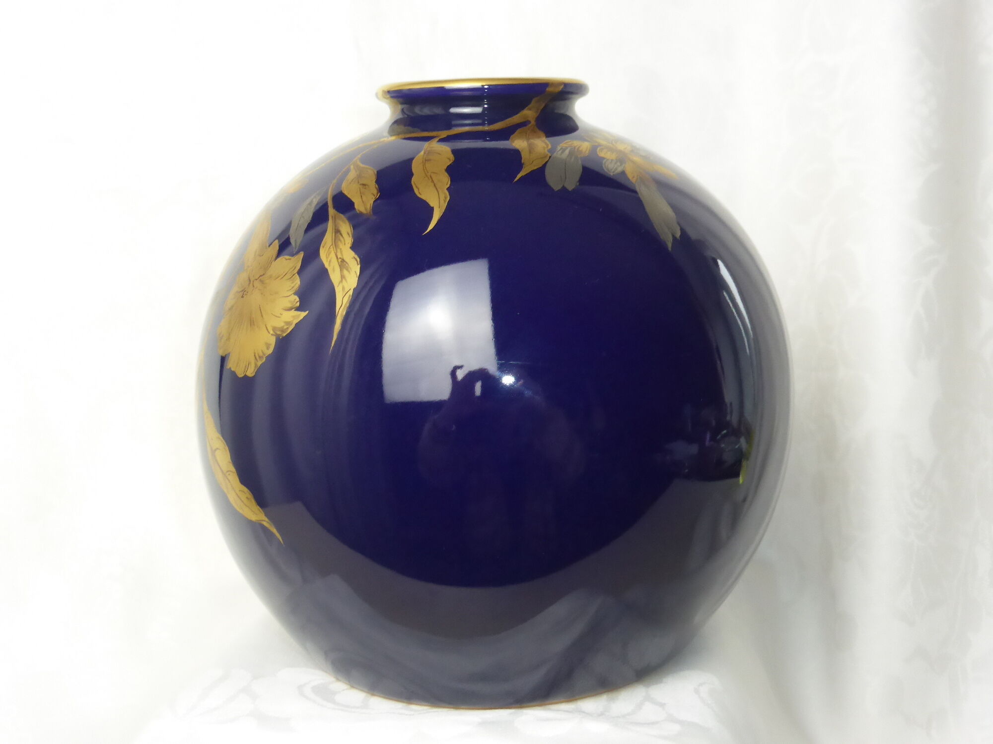 Vase in Limoges porcelain midnight blue signed Chaufriasse-Diam. 20cm
