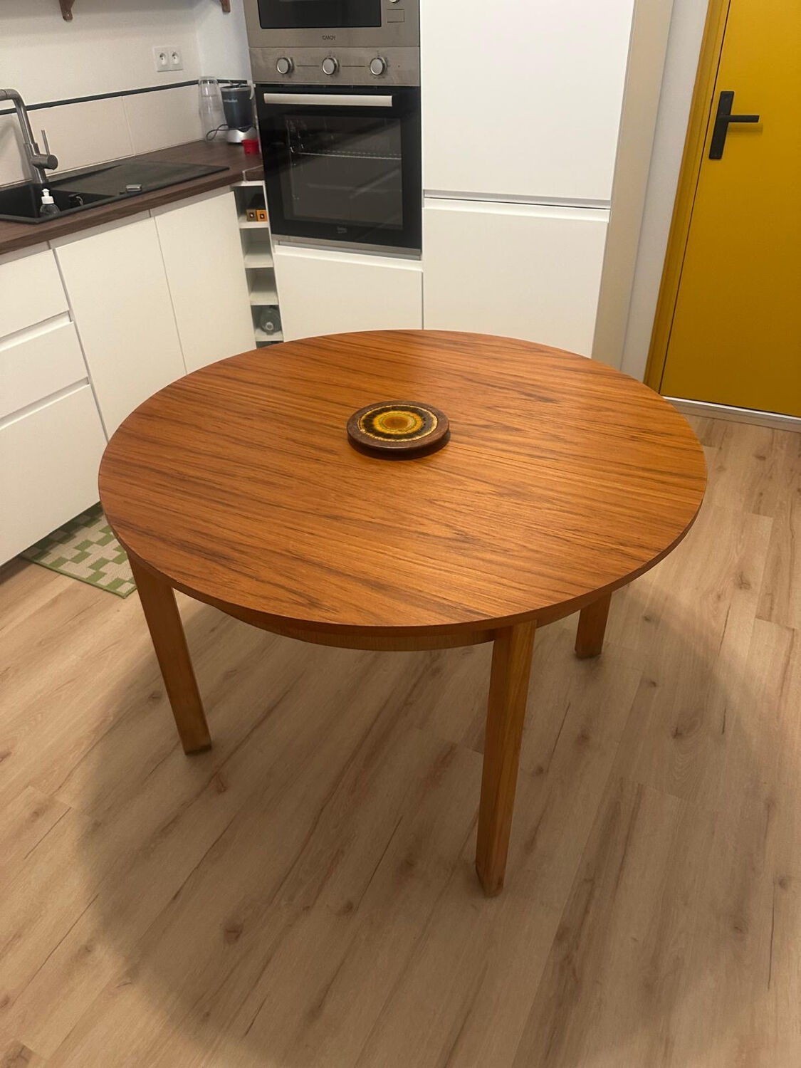 Wooden round table with butterfly extension from the 1970s.