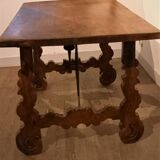 Table espagnole en noyer massif, XVIIeme