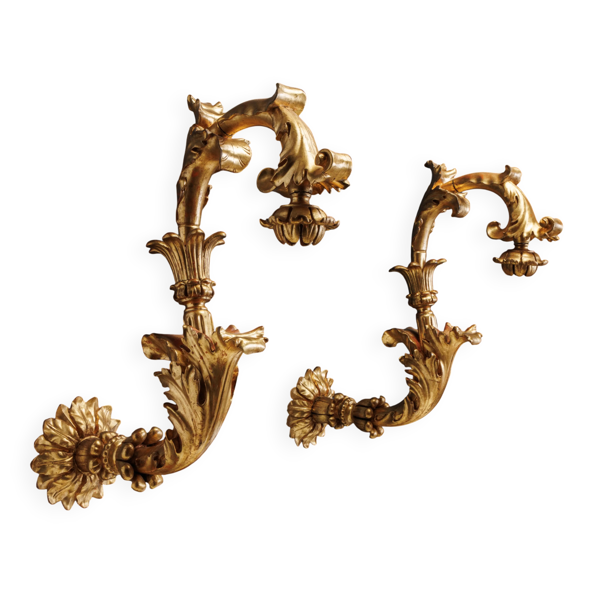 Paire de supports de lanternes baroques anciens en bois doré, Italie, XVIII Century