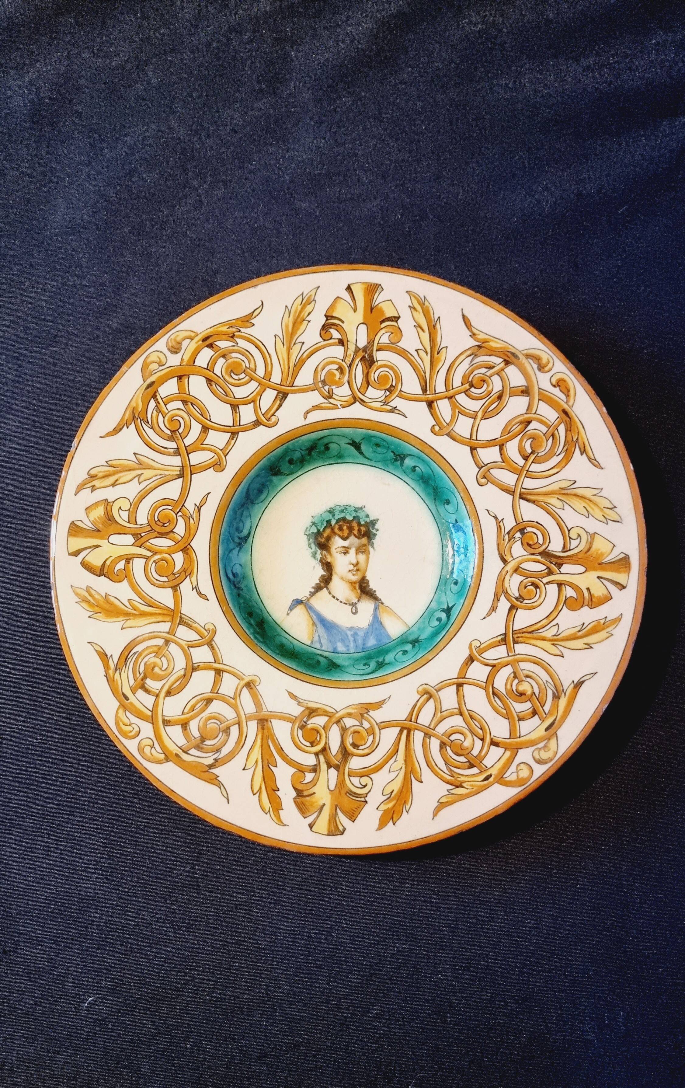 Italian faience plate with a female portrait decoration, Renaissance style.
