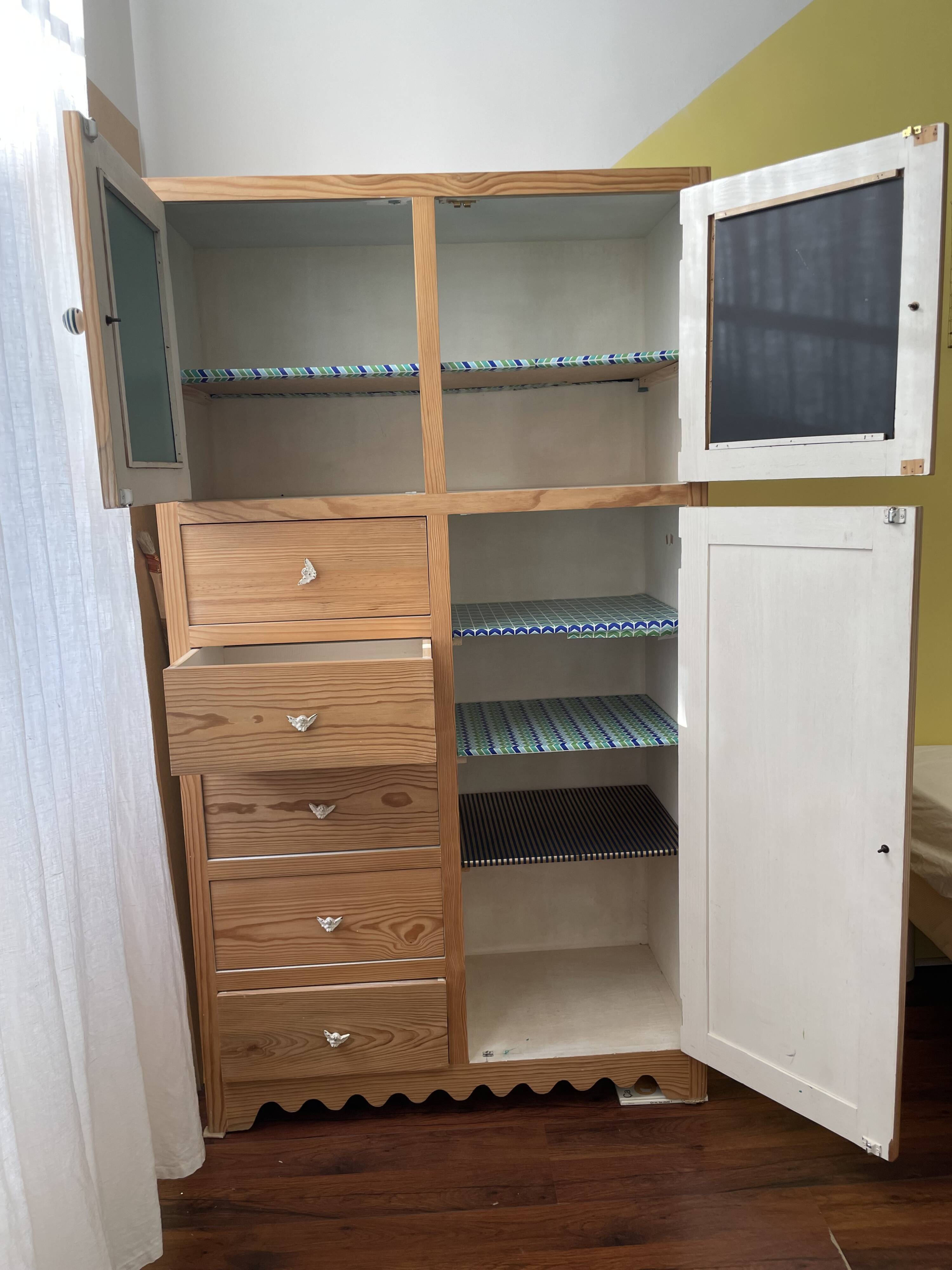 Armoire enfant en bois