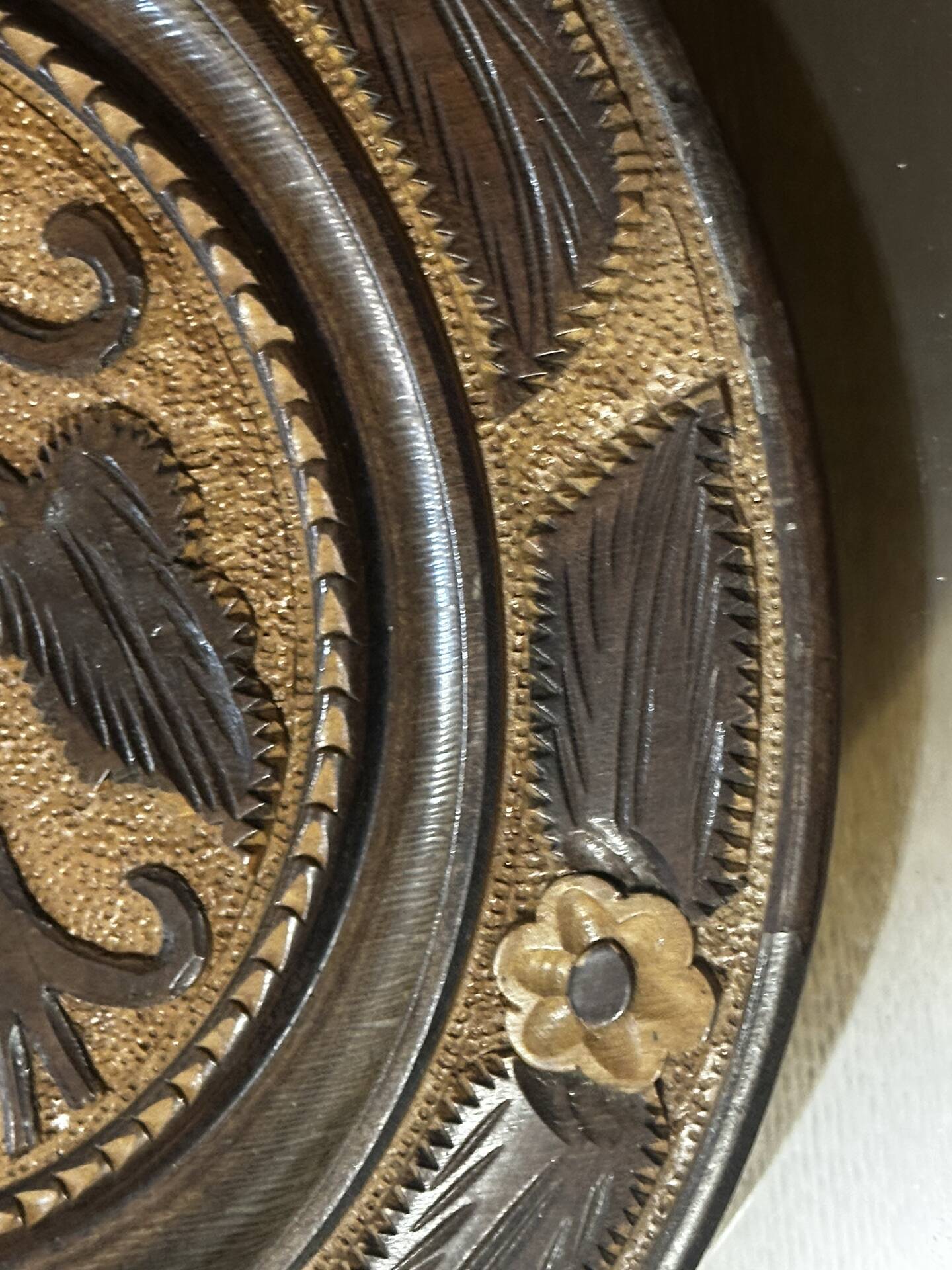 Carved wooden fruit bowl – Centrepiece with grape decoration