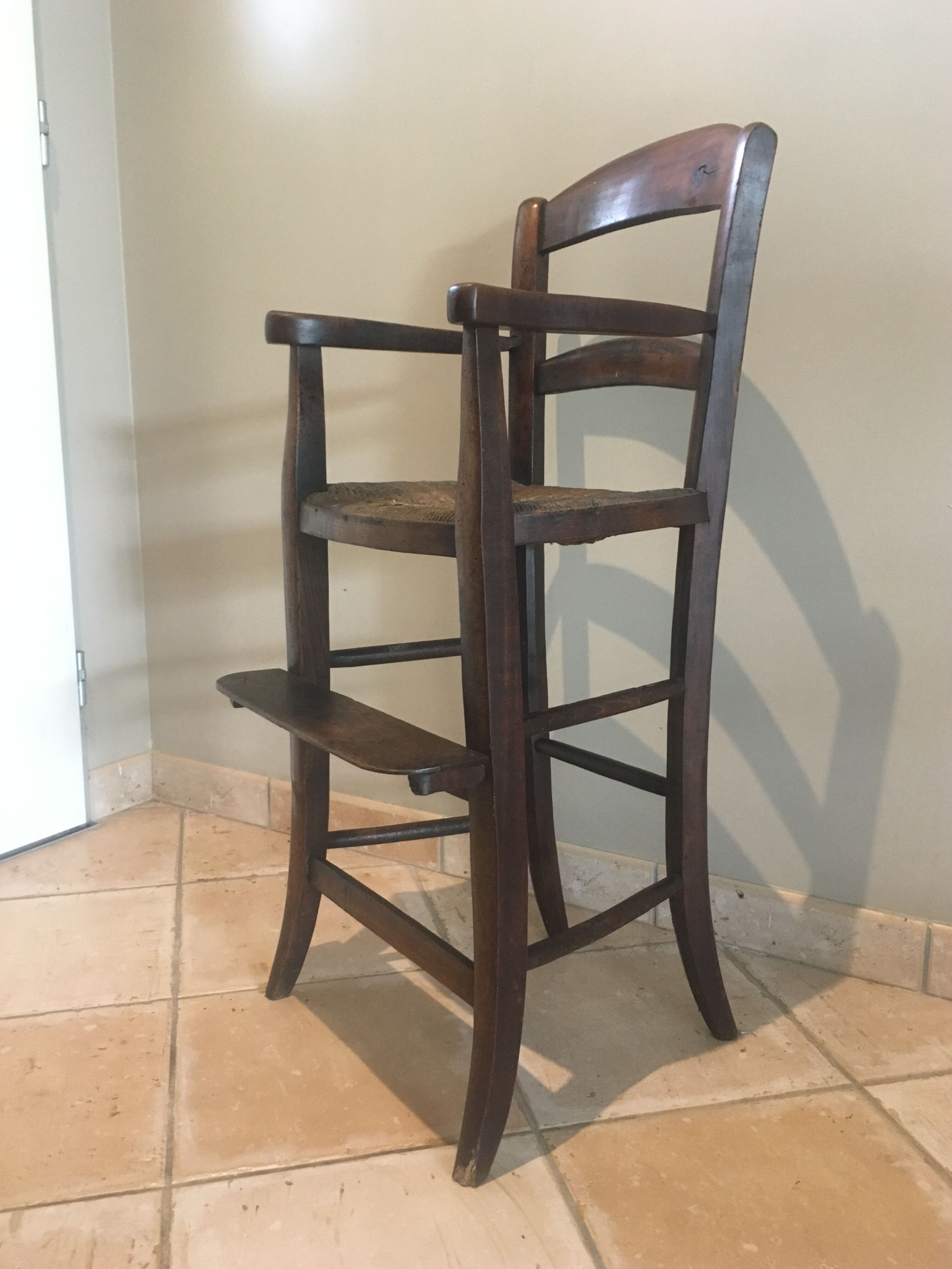 Chaise haute enfant ancienne