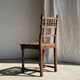 Chaise classique ancienne en bois et cannage