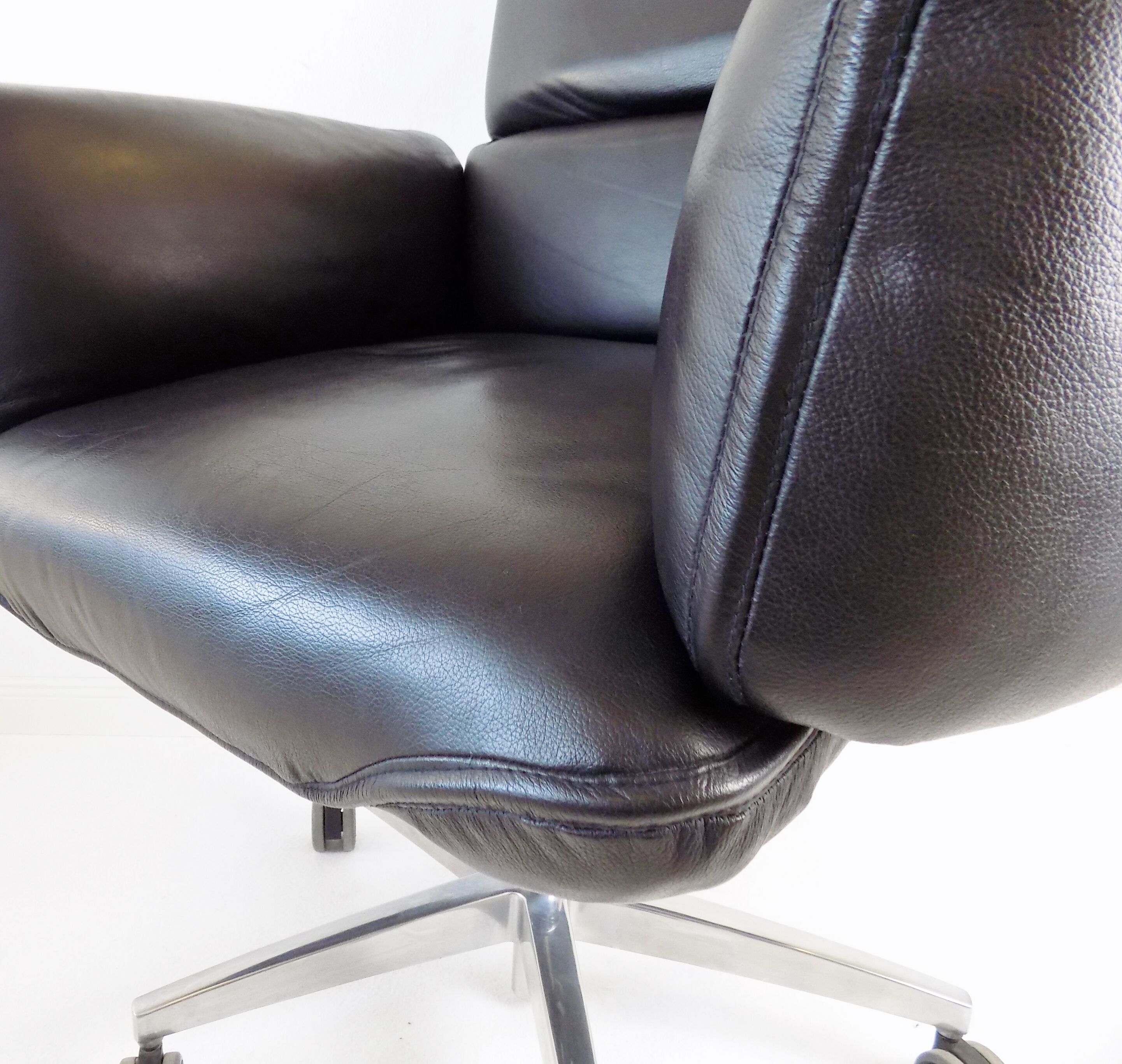 Otto Zapf office leather armchair for top star