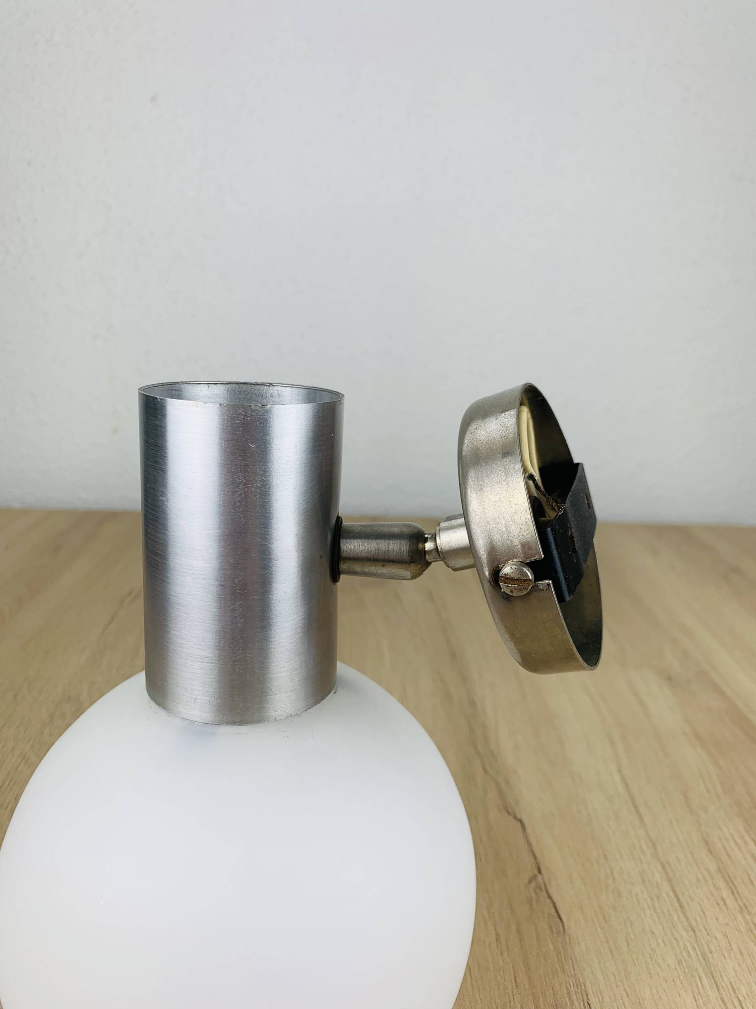 Space age opaline globe wall light, adjustable, and brushed metal, 1960s.