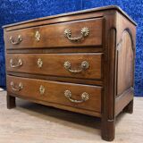 Curved Louis XIV period chest of drawers in solid walnut circa 1700