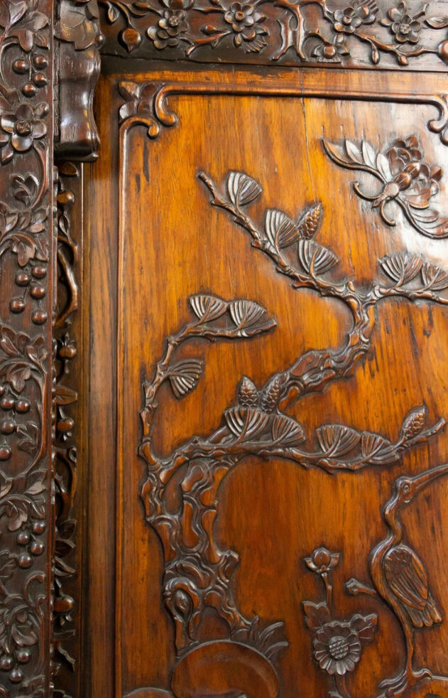 Buffet indochinois en bois de fer sculpté à la main 19ème siècle