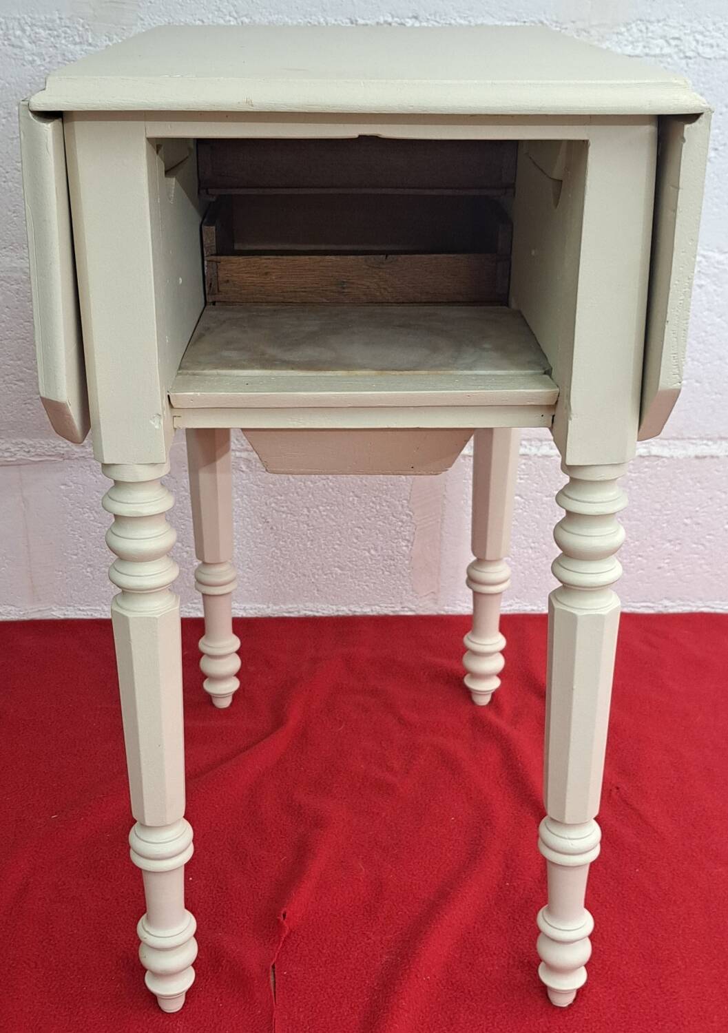 Table/nightstand/console