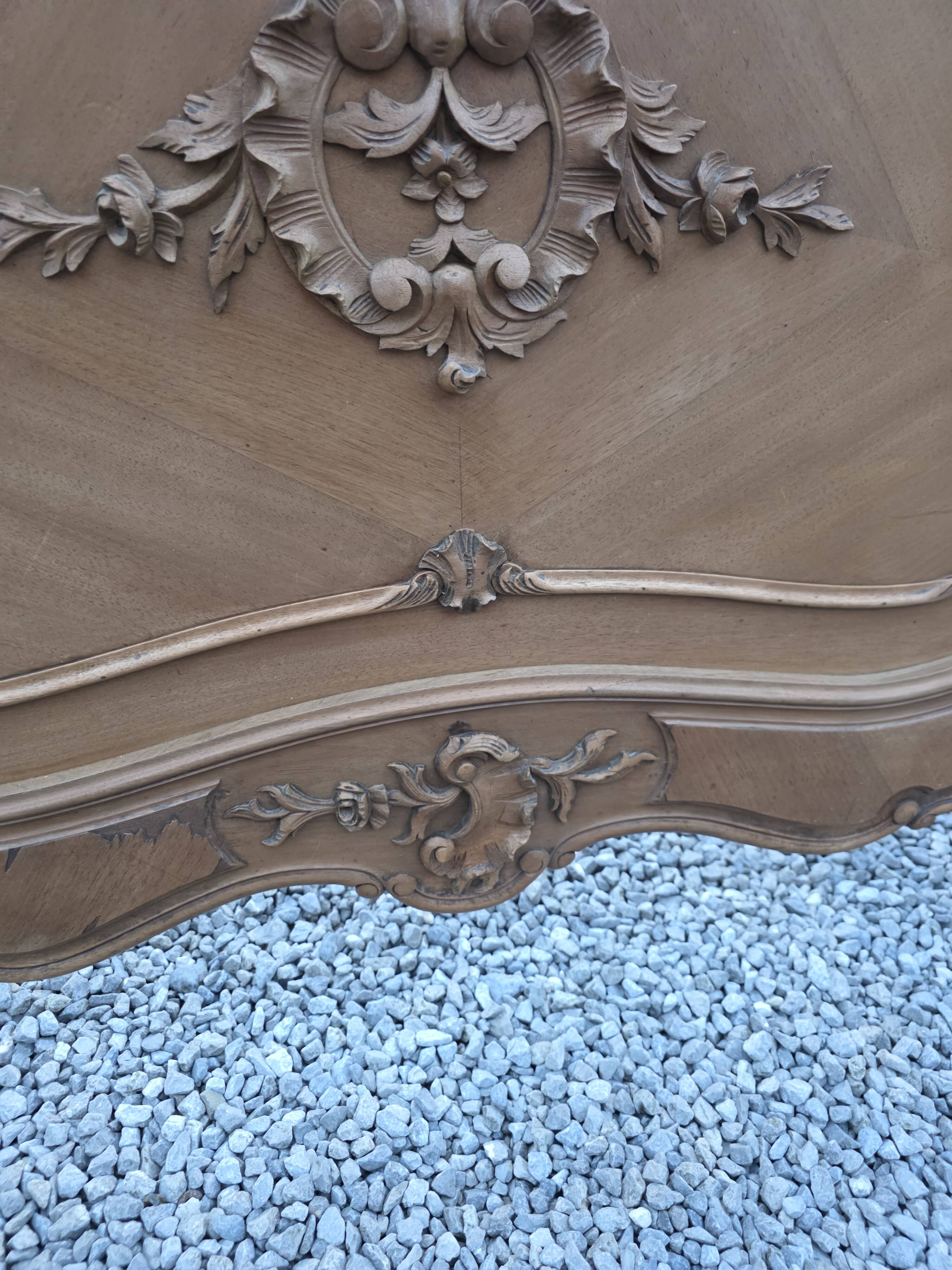 Lit style Louis XV en noyer (1 personne)