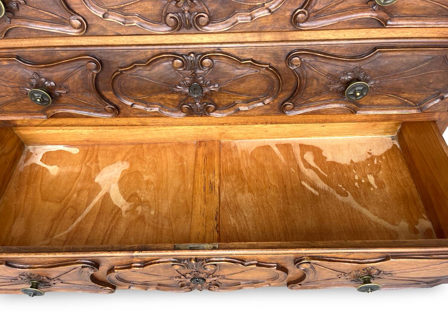 Une commode au design renaissance spectaculaire, de la ville de Turin.