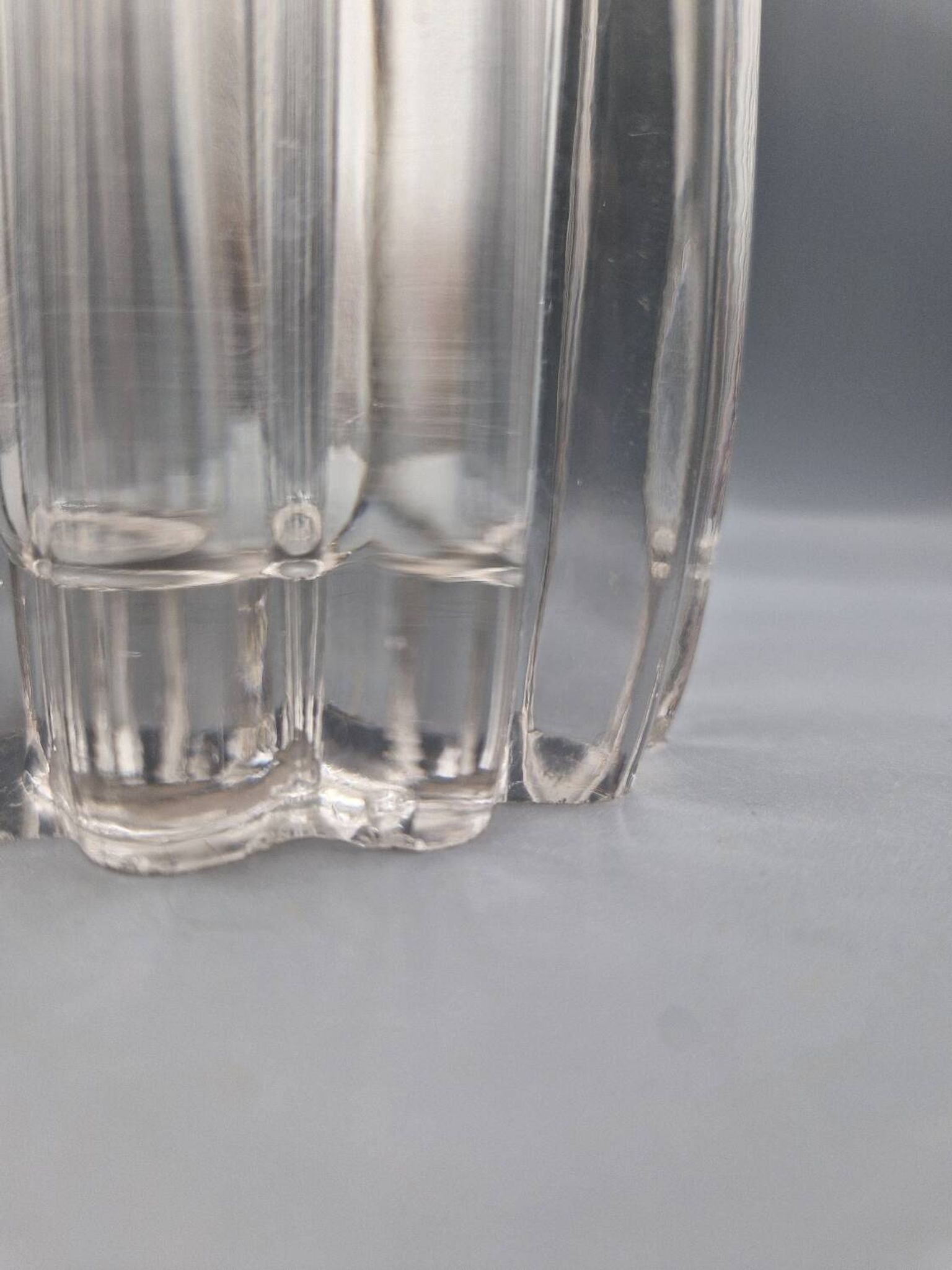 Large vintage clear glass fluted vase with wavy rim 26 cm