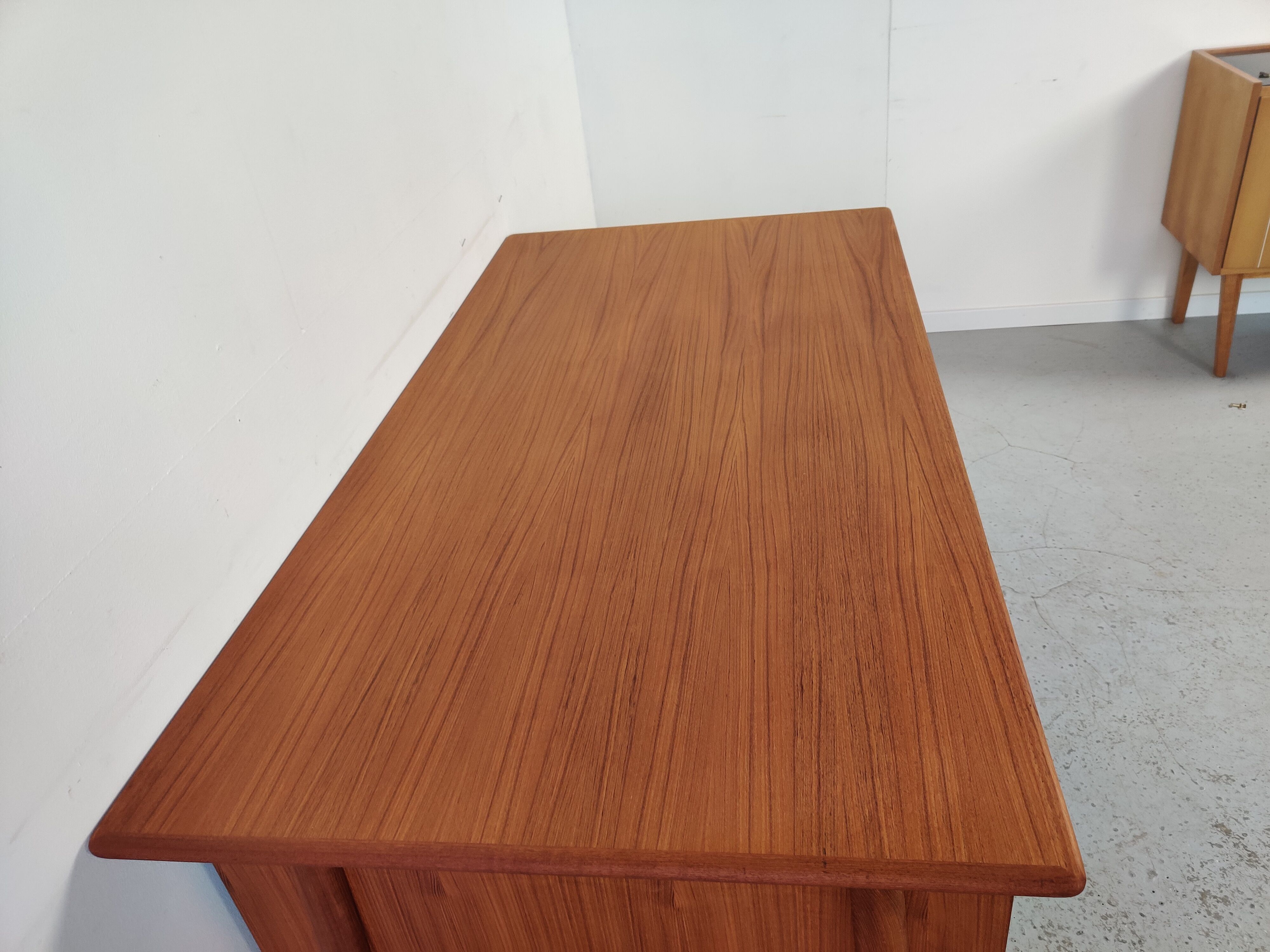 Teak desk by Gunni Omann "model 75" for Omann Jun, Dänemark 1960s
