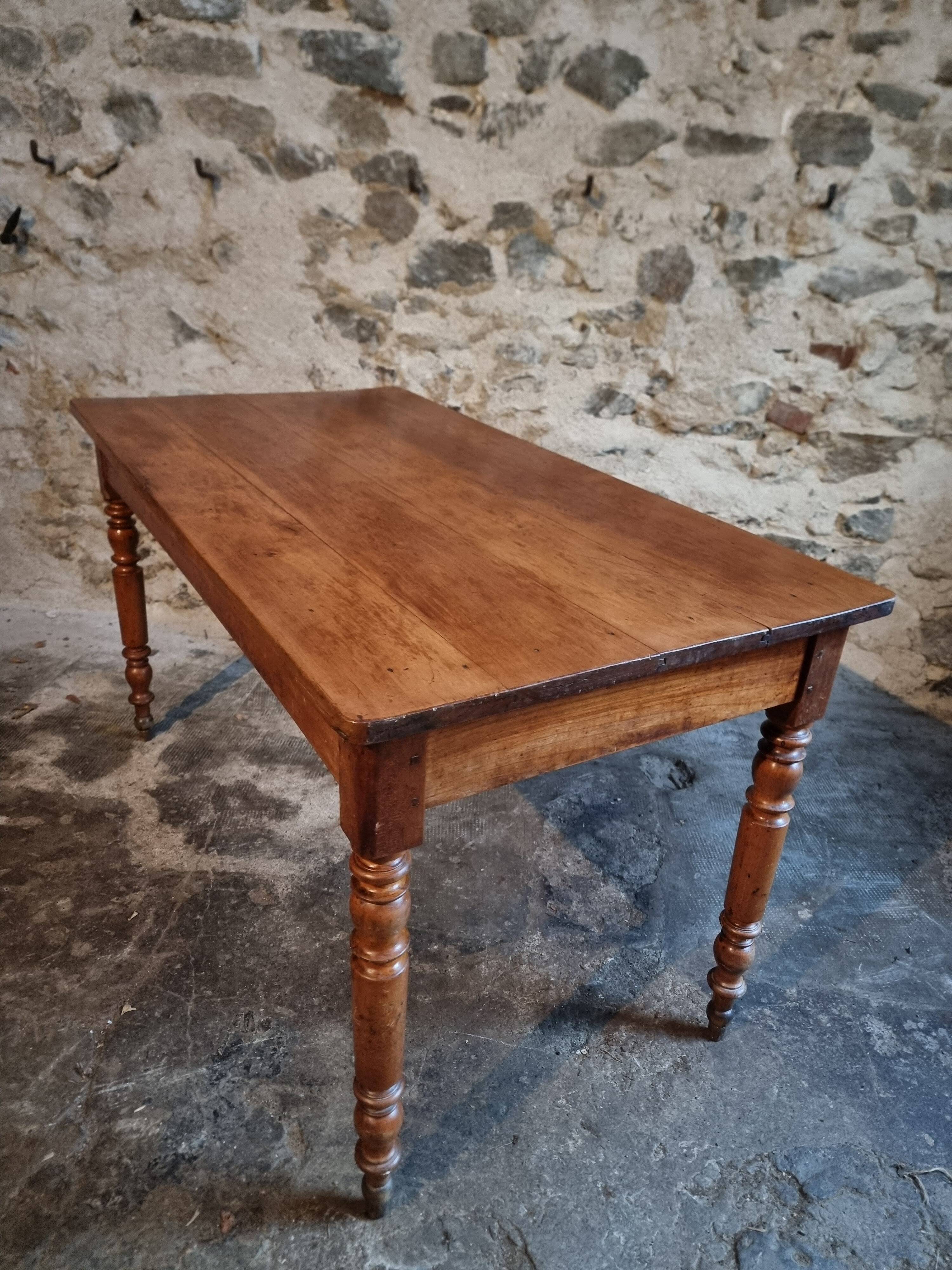 Antique dining table in French cherry wood 1900–1920 – Provincial farmhouse table