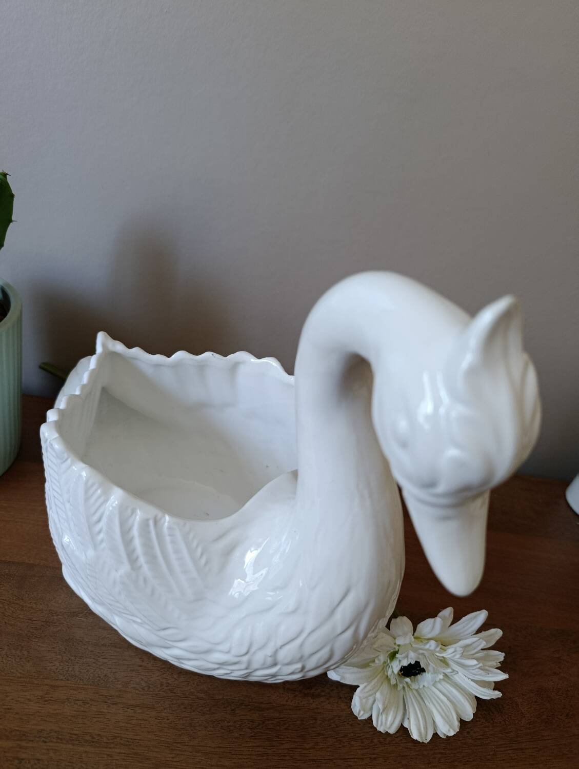 vintage white ceramic swan cache-pot / animal-shaped empty pocket