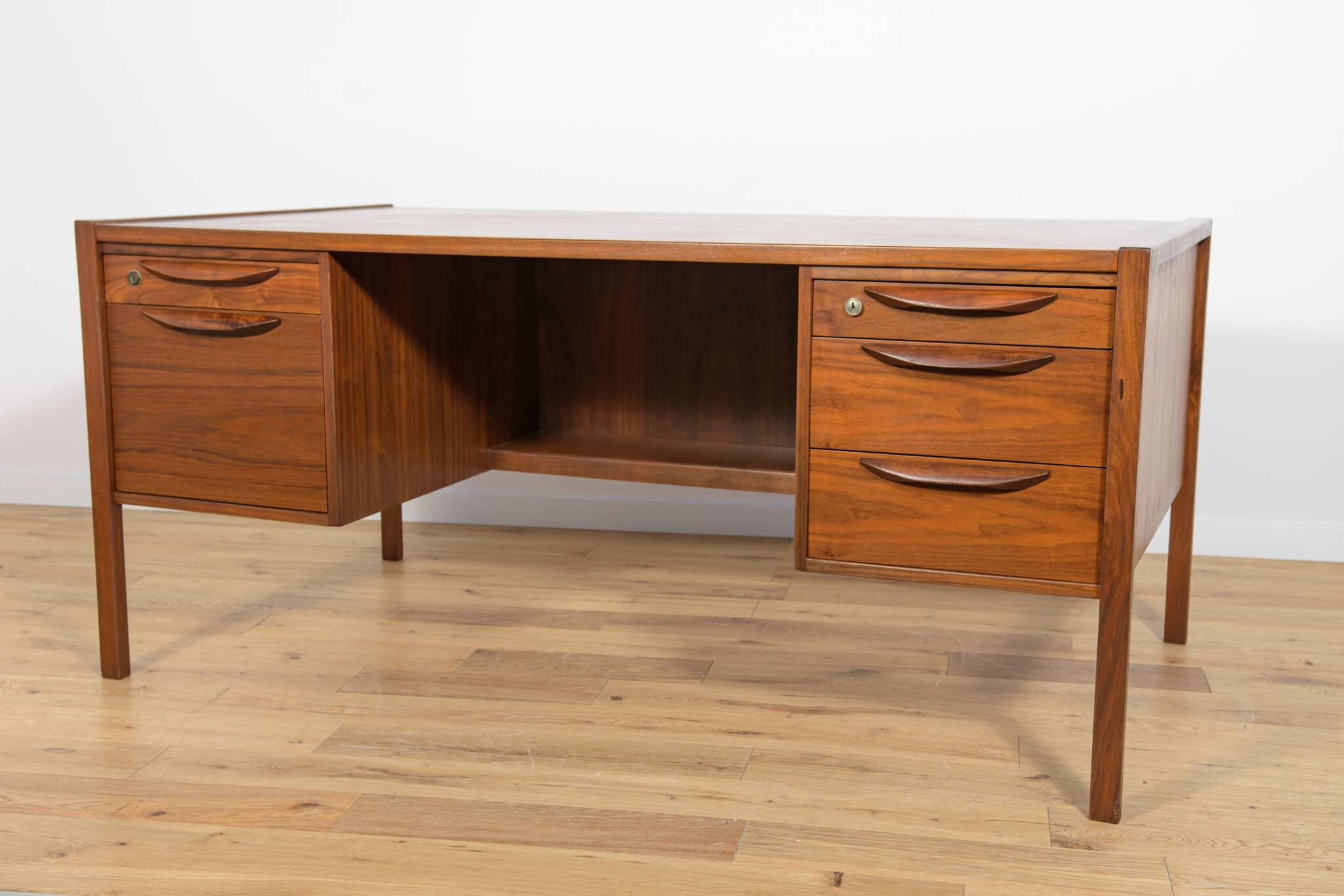 Mid-Century Walnut Desk by Jens Risom for Jens Risom Design, 1960s