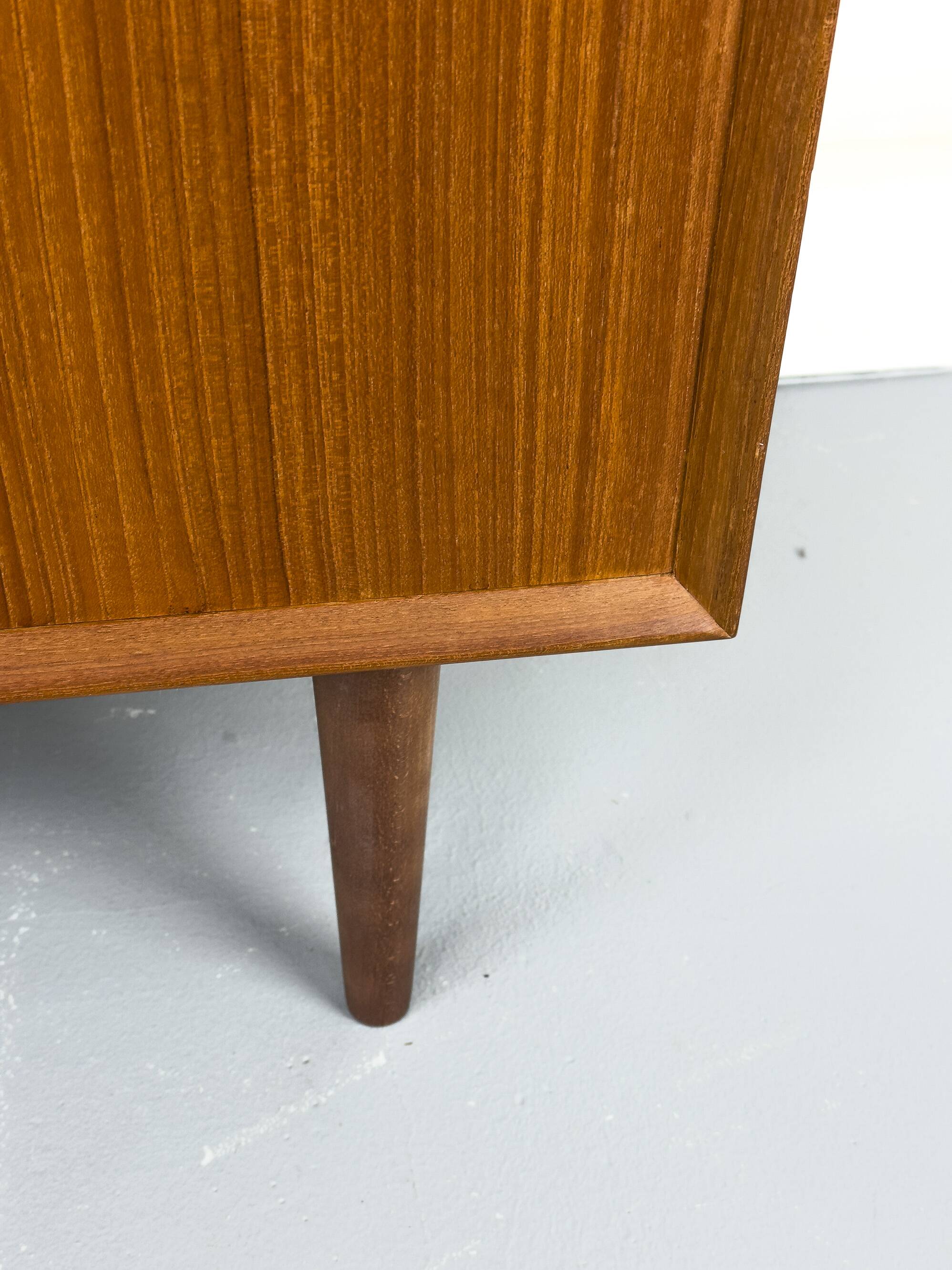 Buffet en teck avec étagère par Brouer Møbler, années 1960.