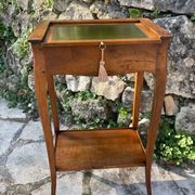 Small Louis XV period writing table in Walnut. 18th Century Period