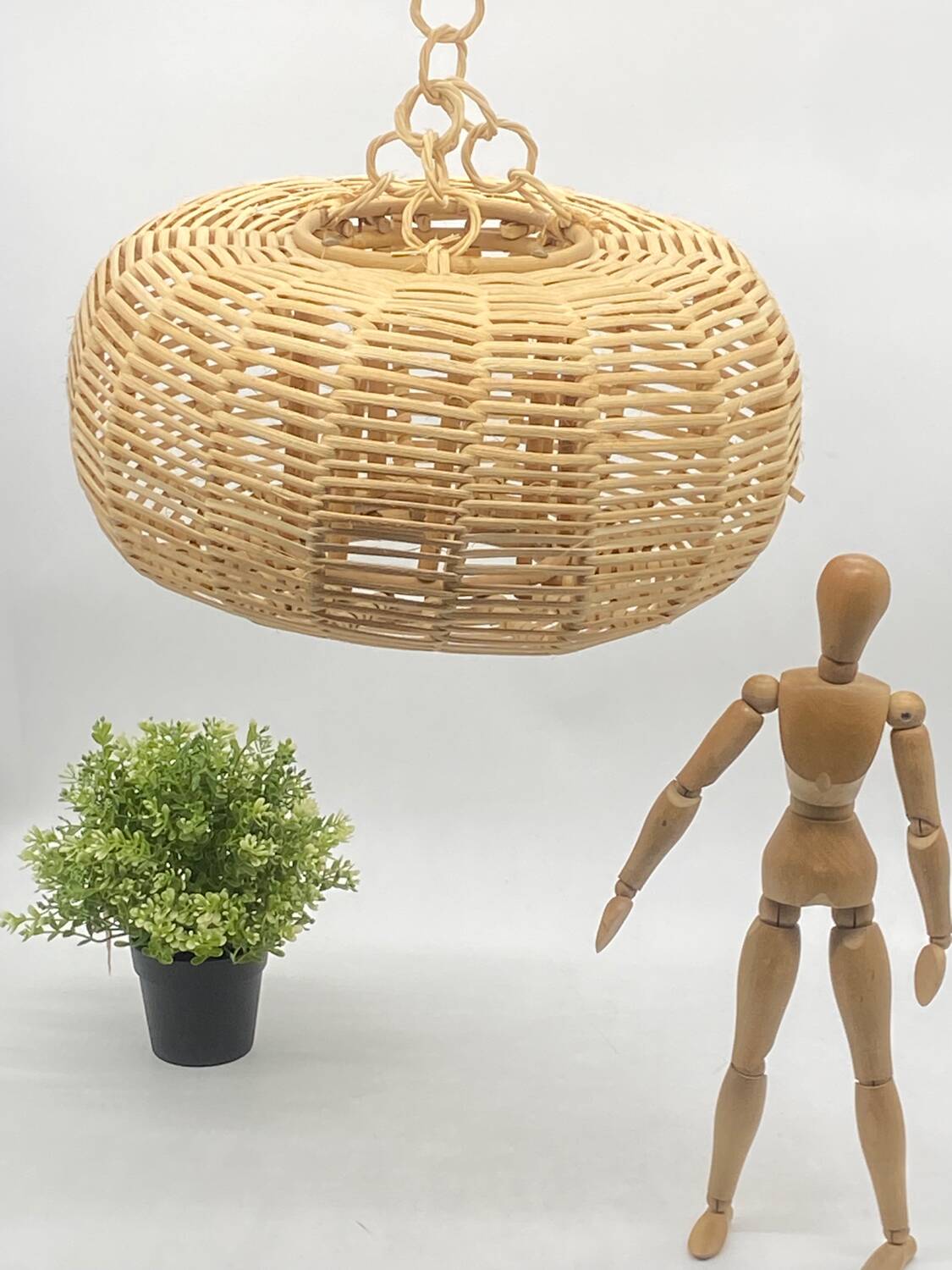 Pendant light / lamp in rattan / wicker / natural fibers, vintage