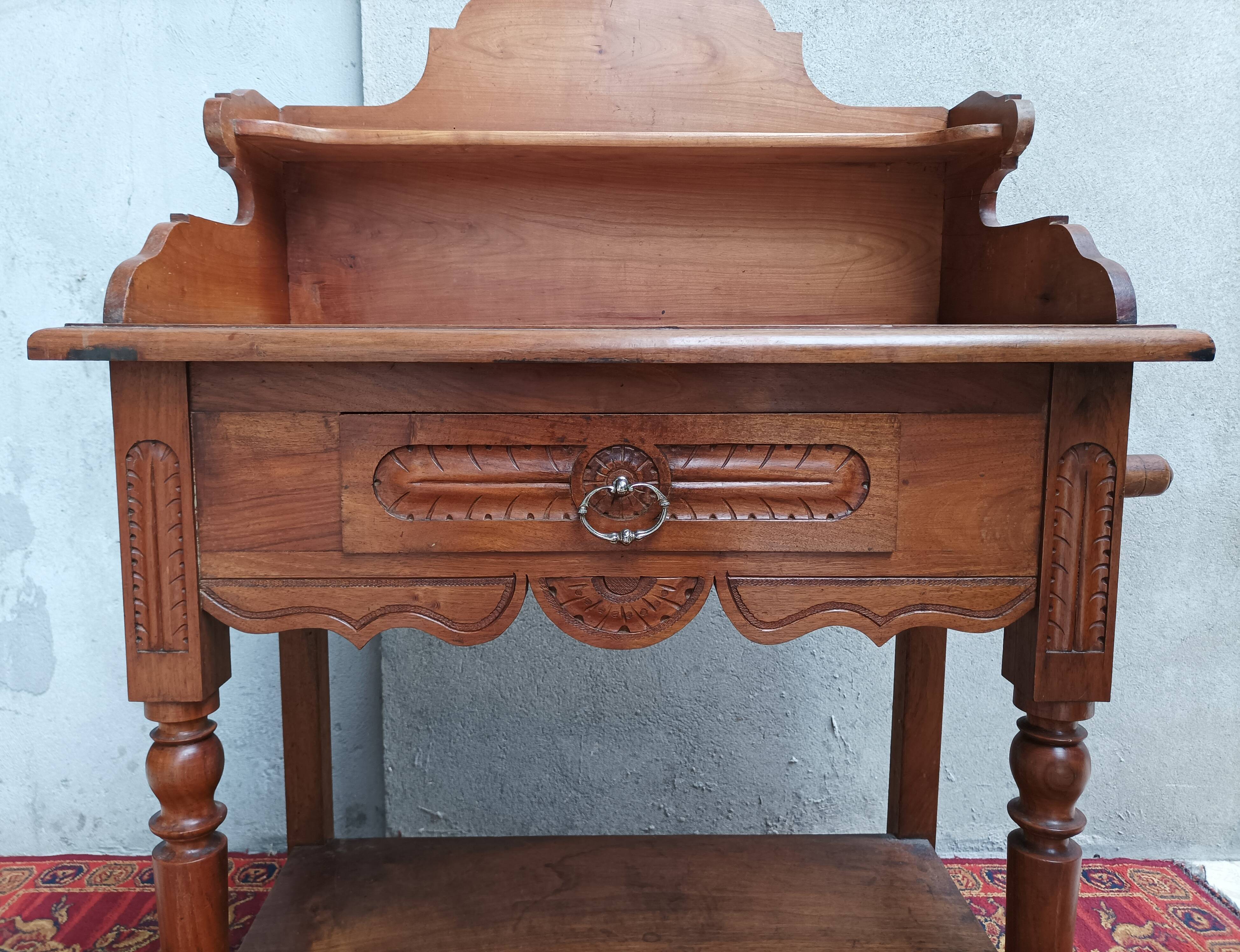 Meuble de toilette en noyer et merisier
