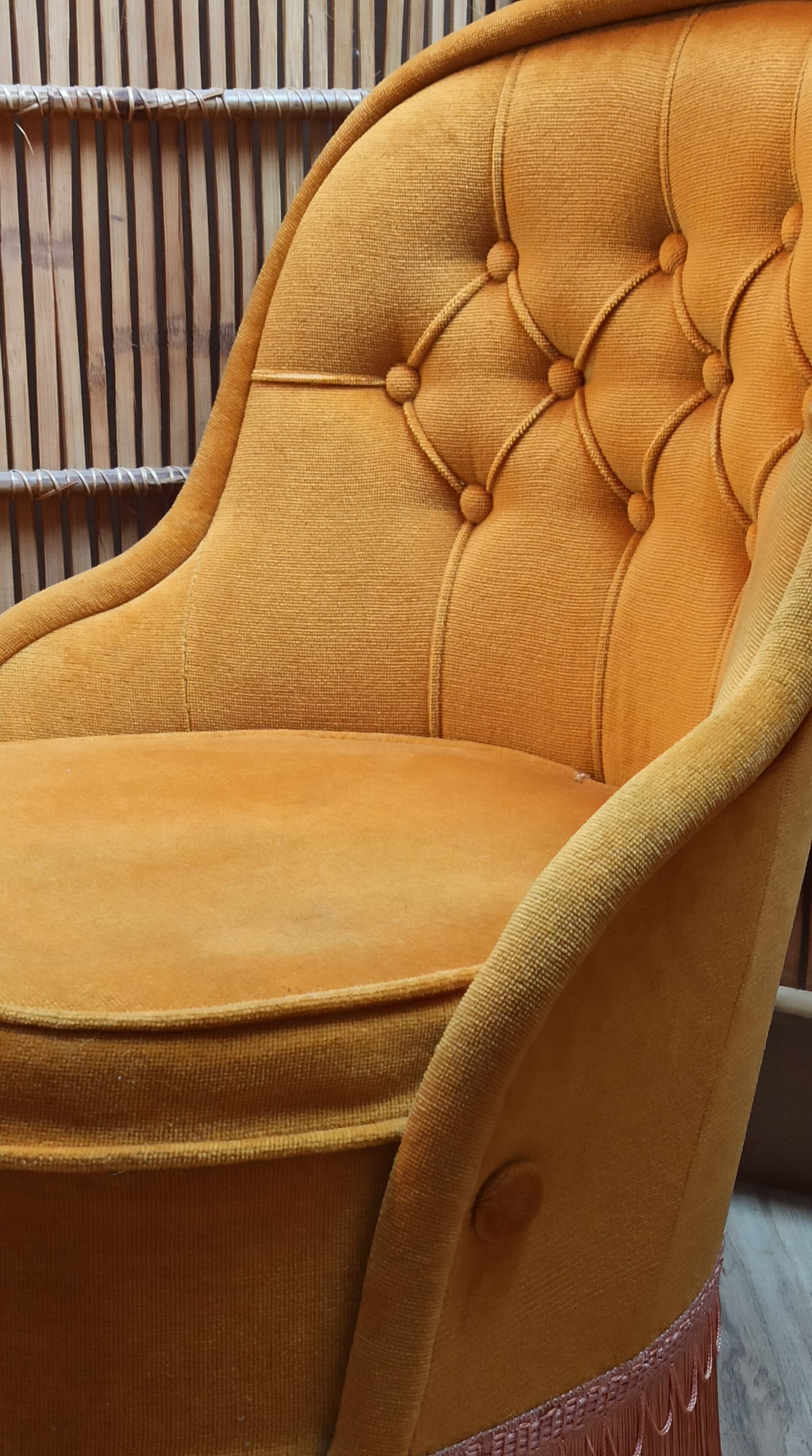 Gold velvet toad chair