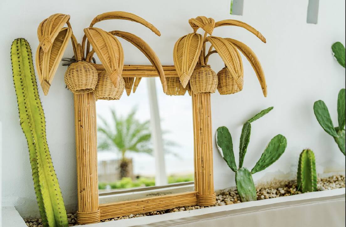 Lighted mirror in rattan 100x80cm