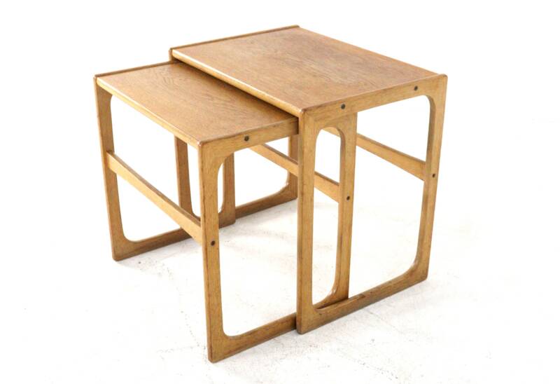 Ensemble de 2 tables gigognes en chêne - design danois - moderne du milieu du siècle