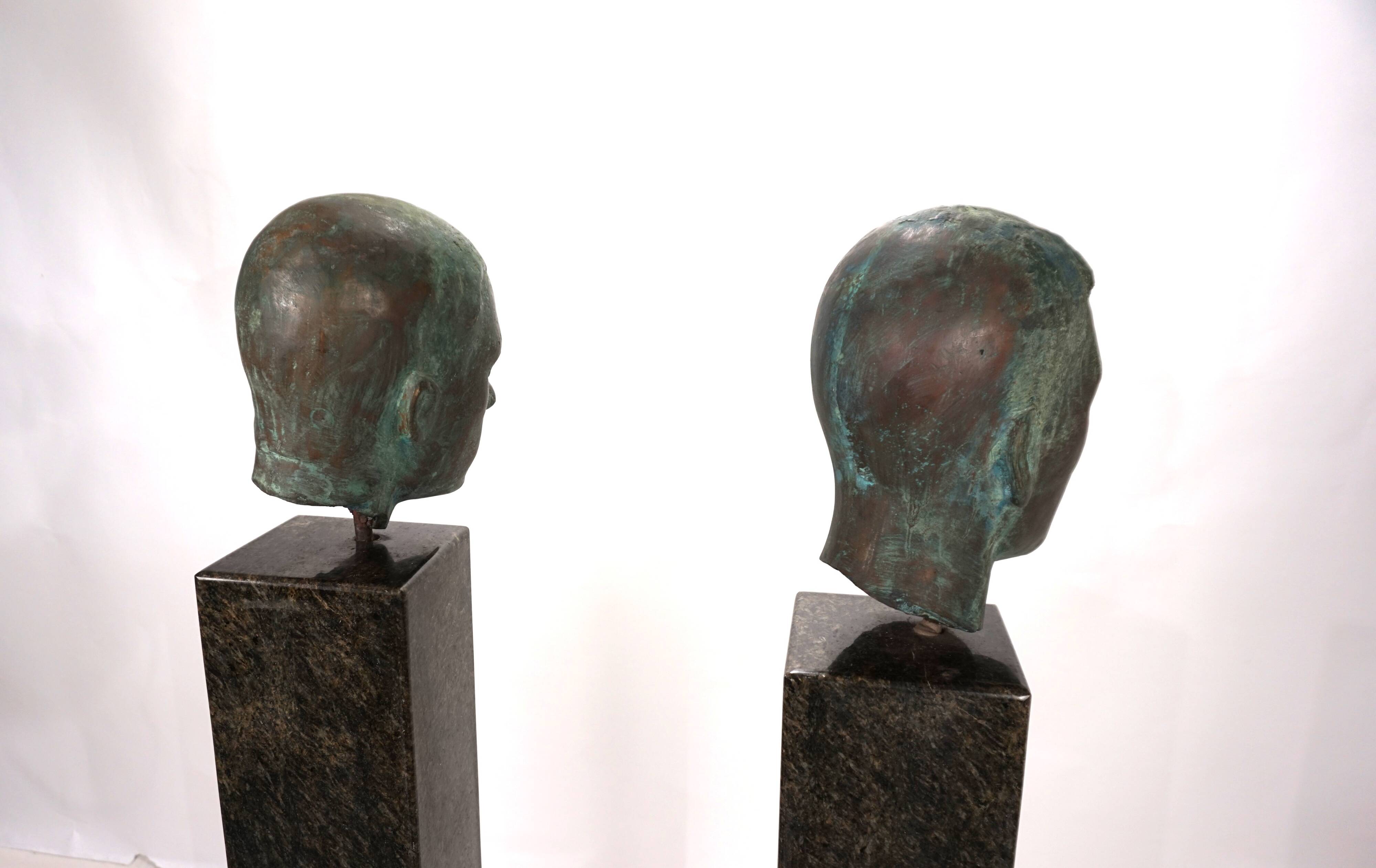 Ensemble de deux bustes en bronze sur stèles en granit par un élève de Georg Kolbe, 1925