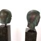 Ensemble de deux bustes en bronze sur stèles en granit par un élève de Georg Kolbe, 1925