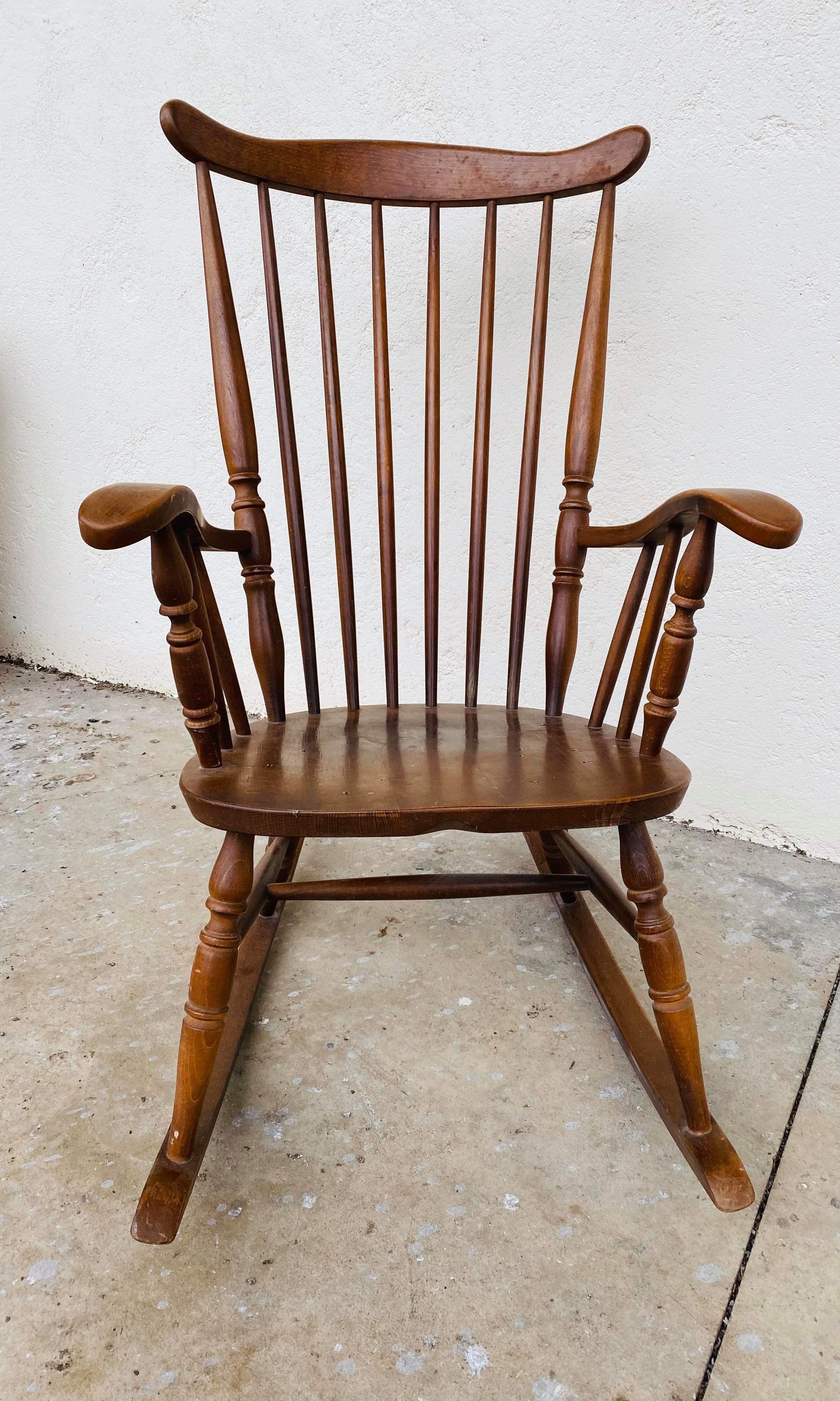 Vintage rocking-chair