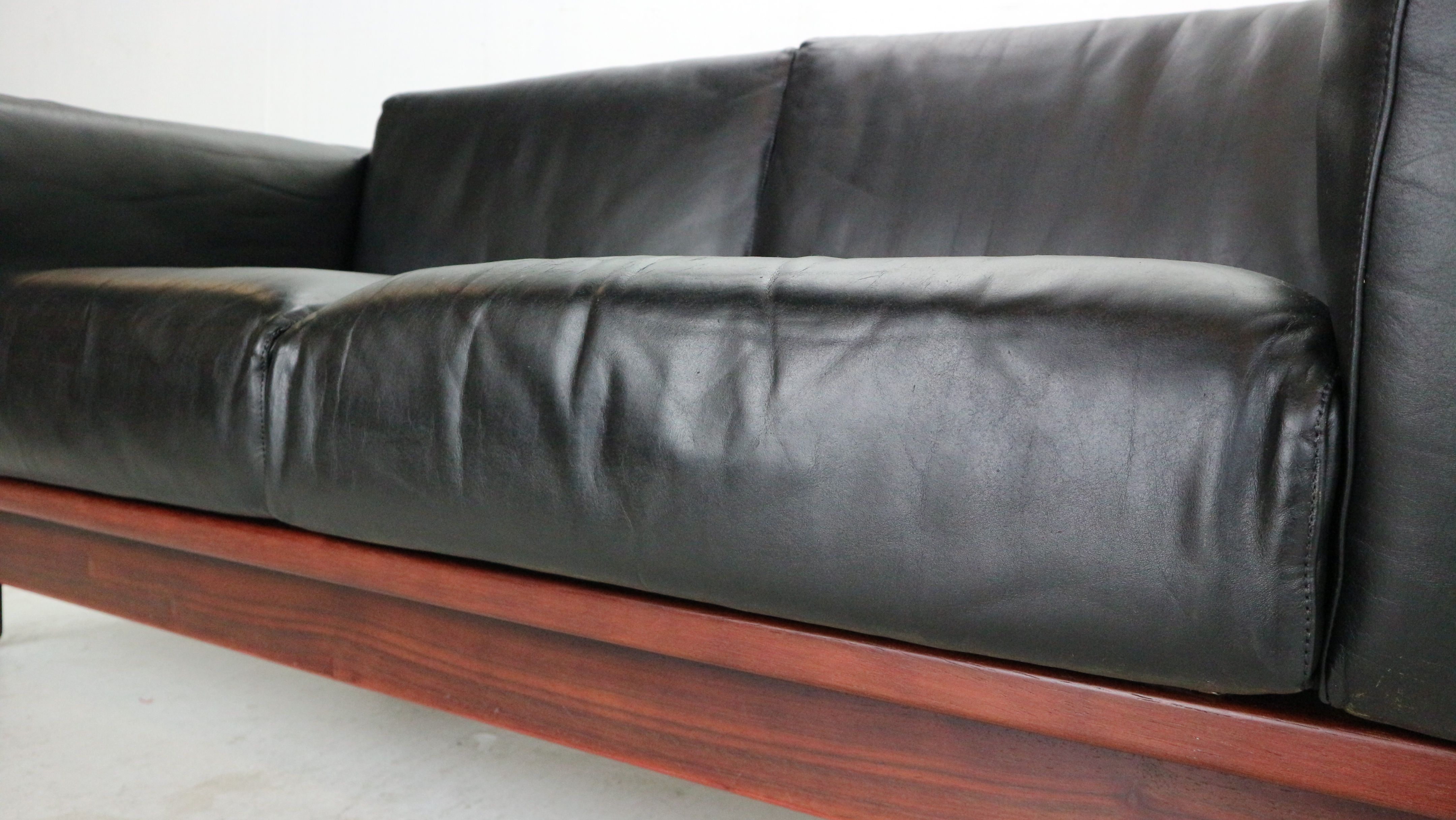 Tobia Scarpa black leather "Bastiano" 2-seater sofa for Knoll, 1960s, Italy