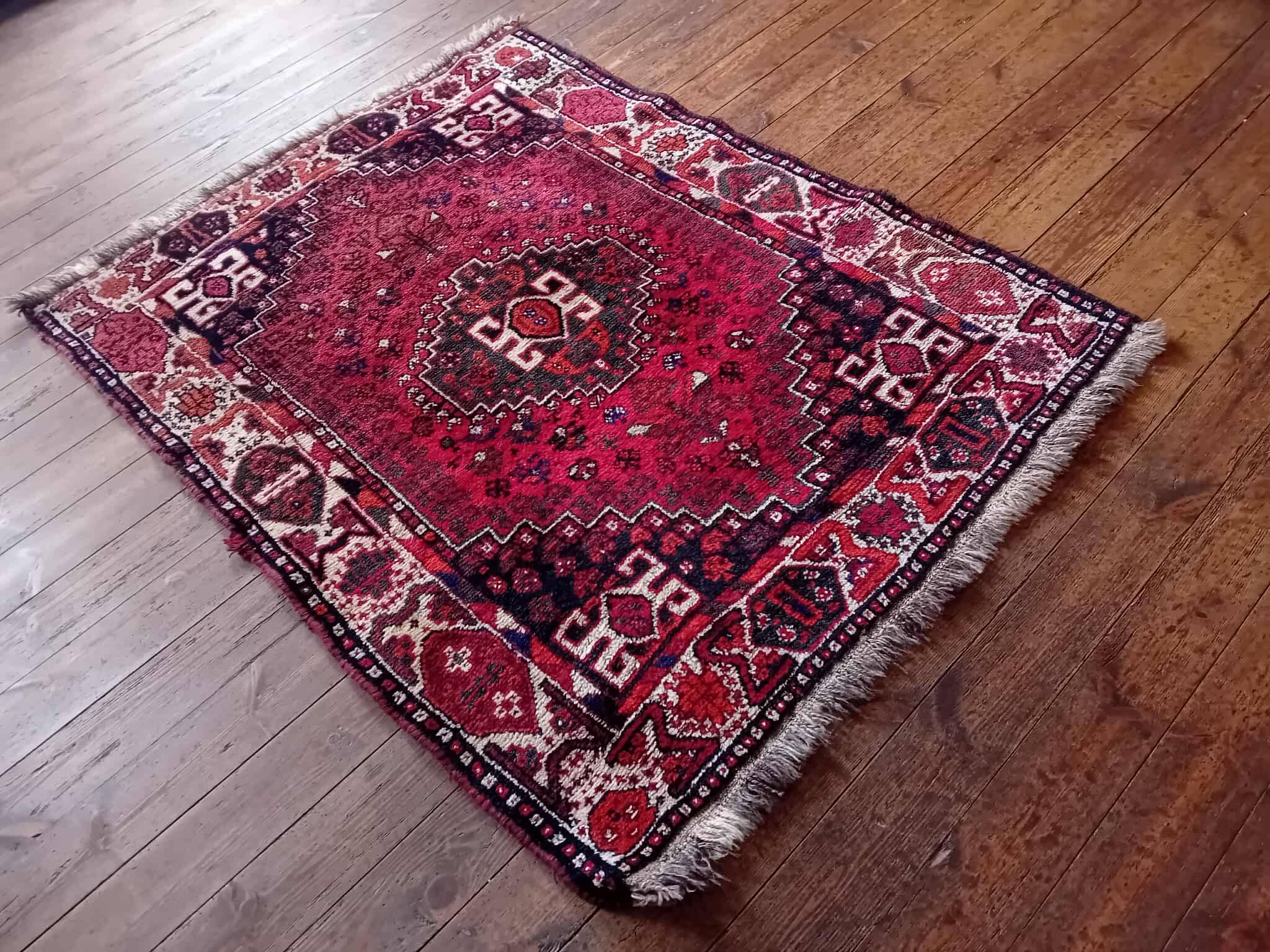 Handmade Persian Shiraz Rug 155x114cm