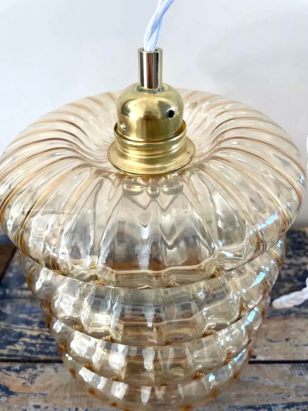 Vintage pendant lamp in electrified golden glass to nine