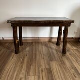 Table brutaliste