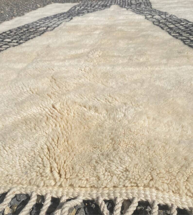 Moroccan Berber rug decorated 250cmx150cm