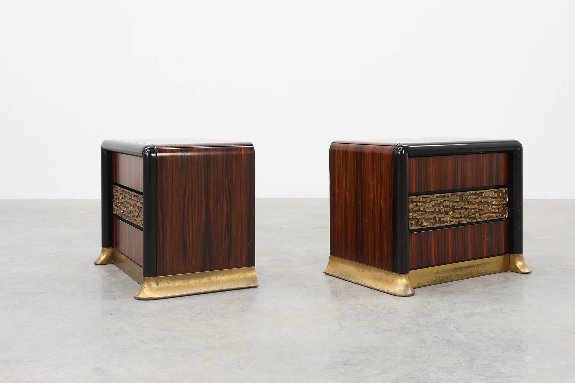 Rare Set of nightstands by Luciano Frigerio 'Desirè' with brass relief, Ita