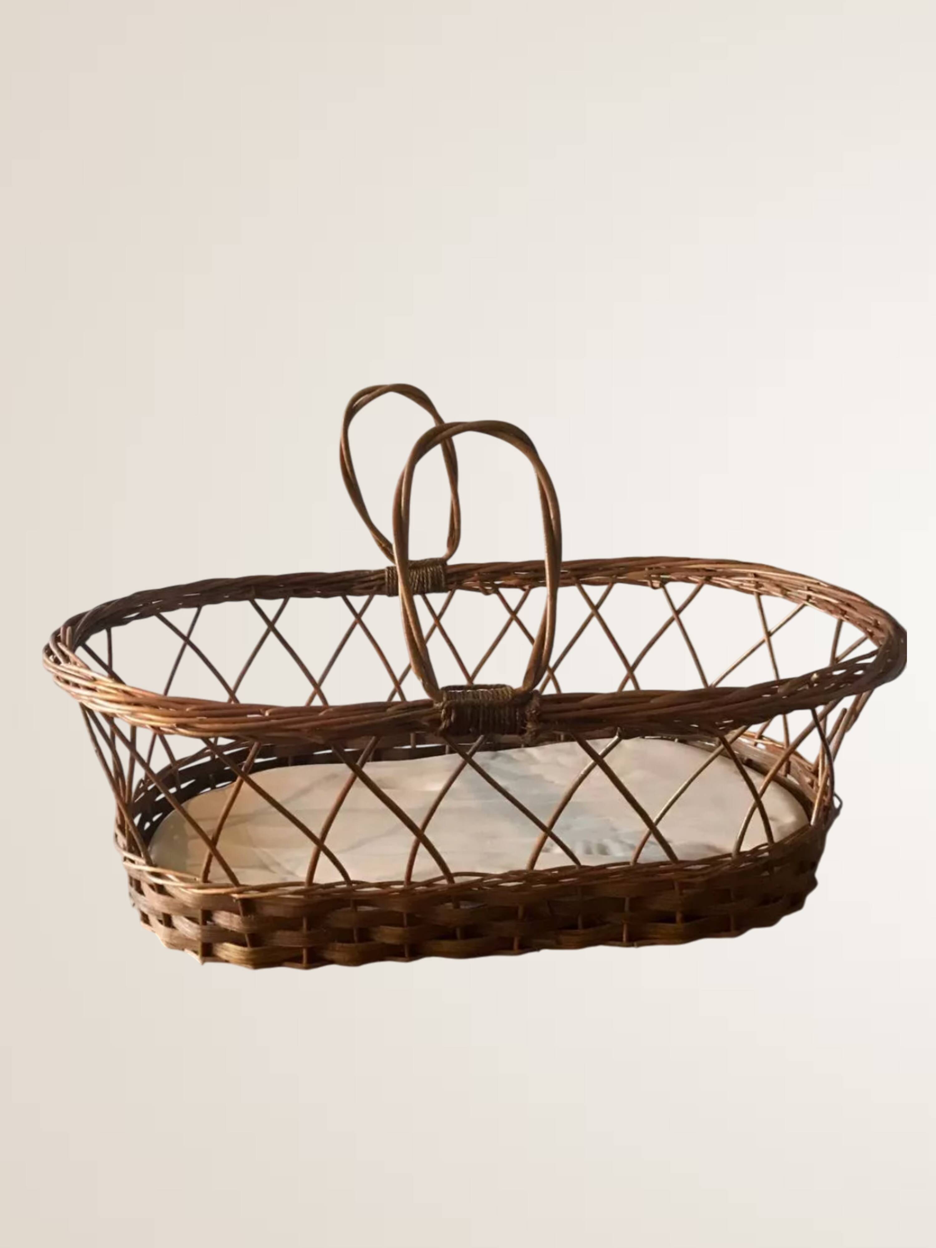 Woven wicker bassinet
