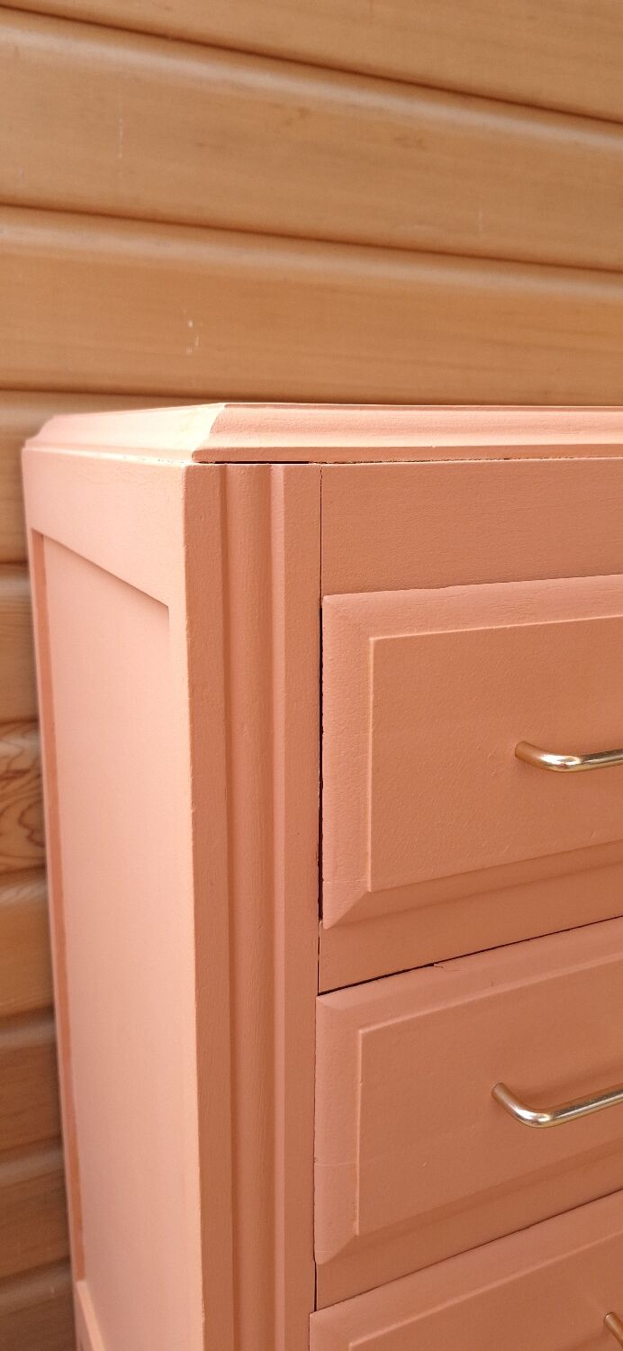 Pretty vintage salmon chest of drawers.