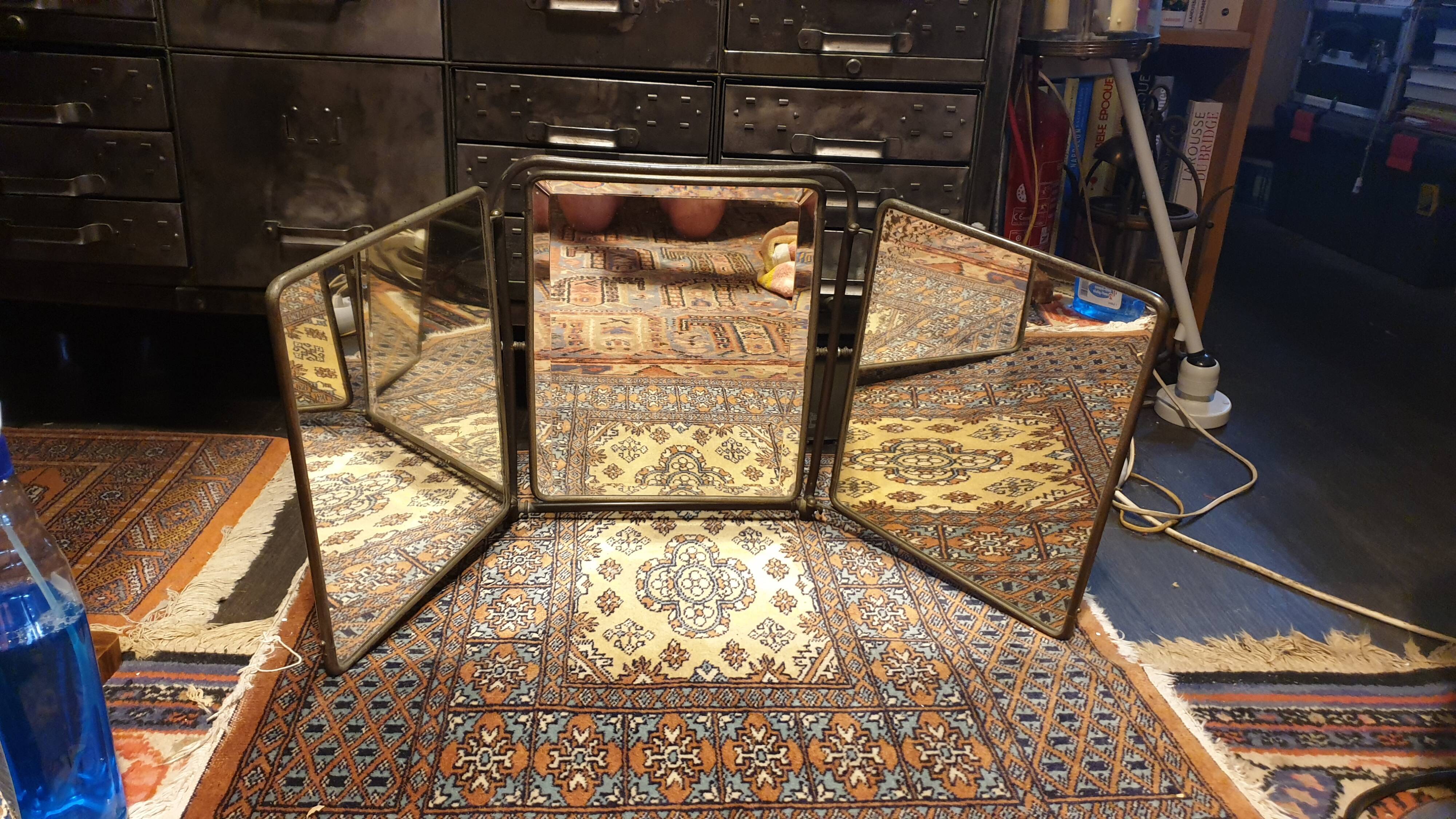 Hairdresser's mirror