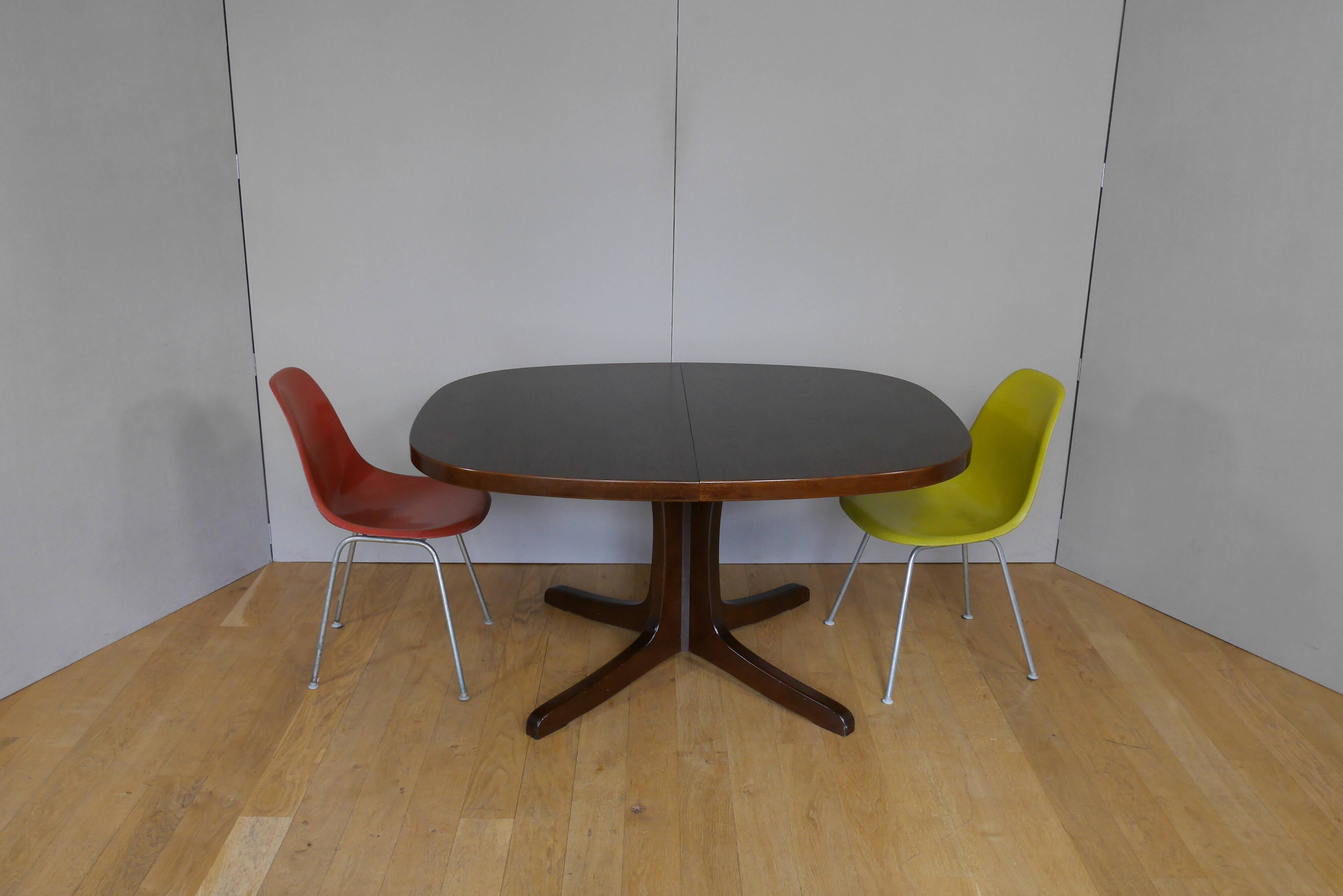Oval elm table with extension cords