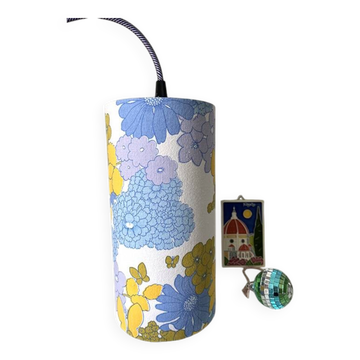 Baladeuse vintage en tissu décoré de fleurs bleues