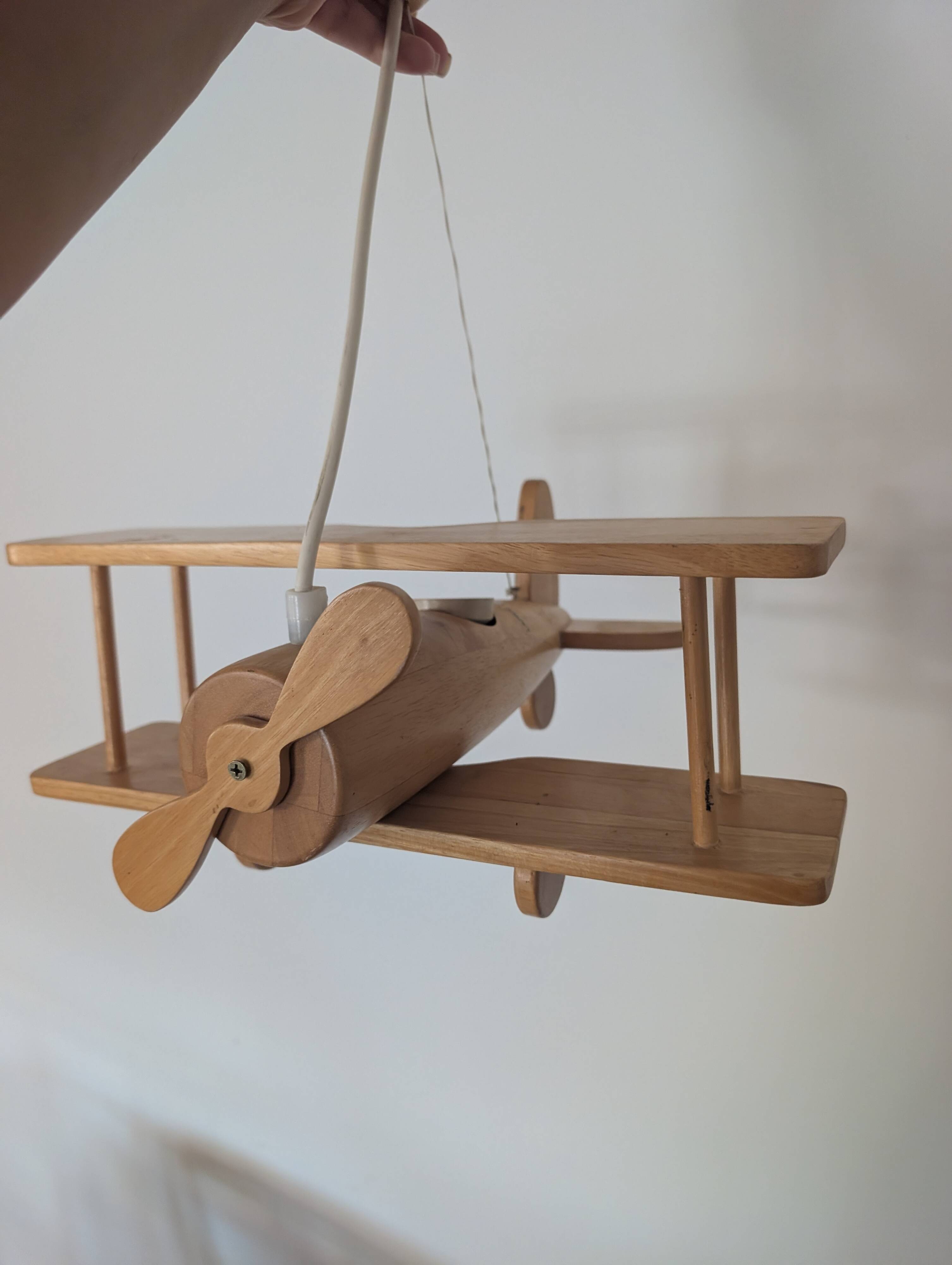 Wooden aircraft suspension